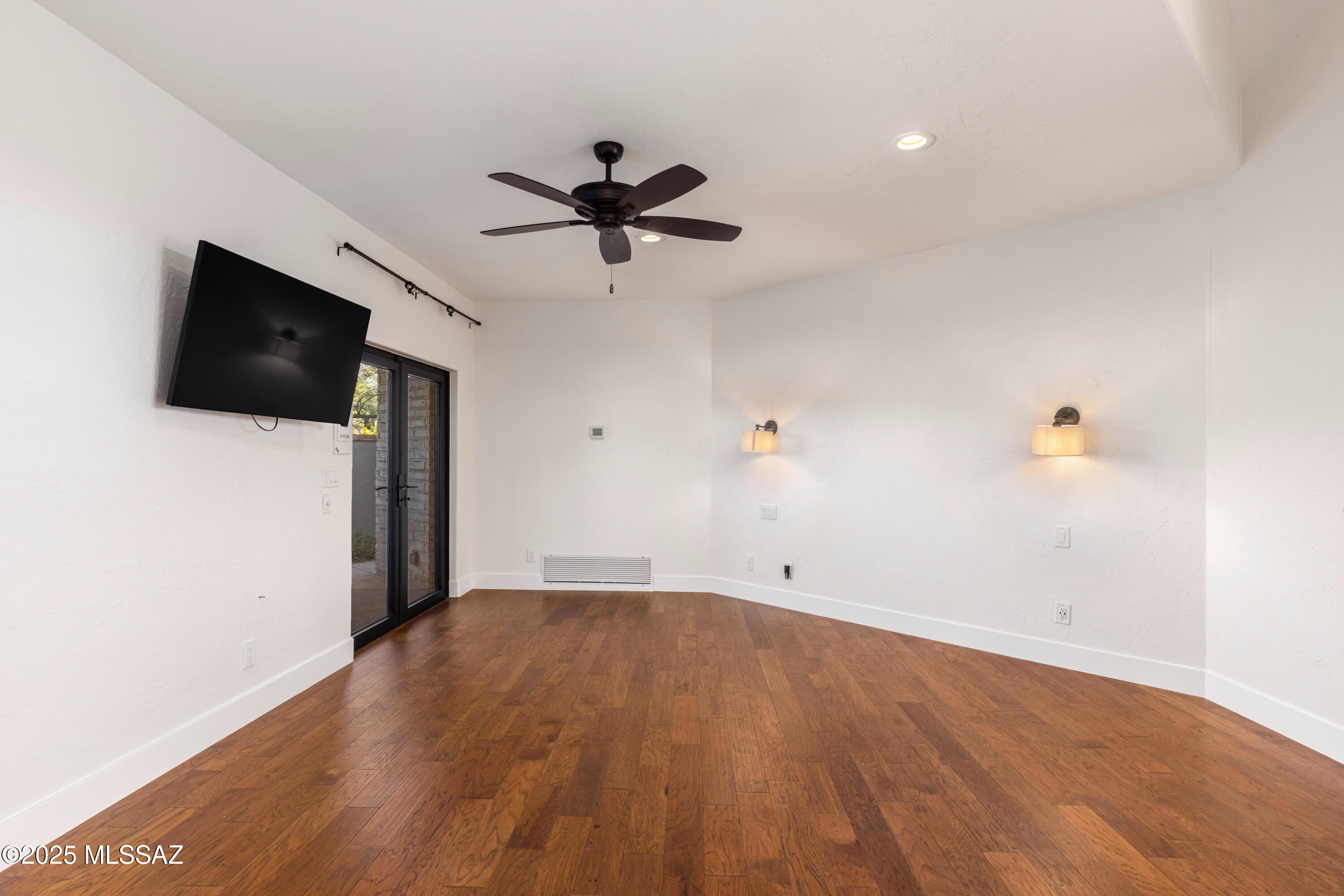 4740 N Hacienda Del Sol Road