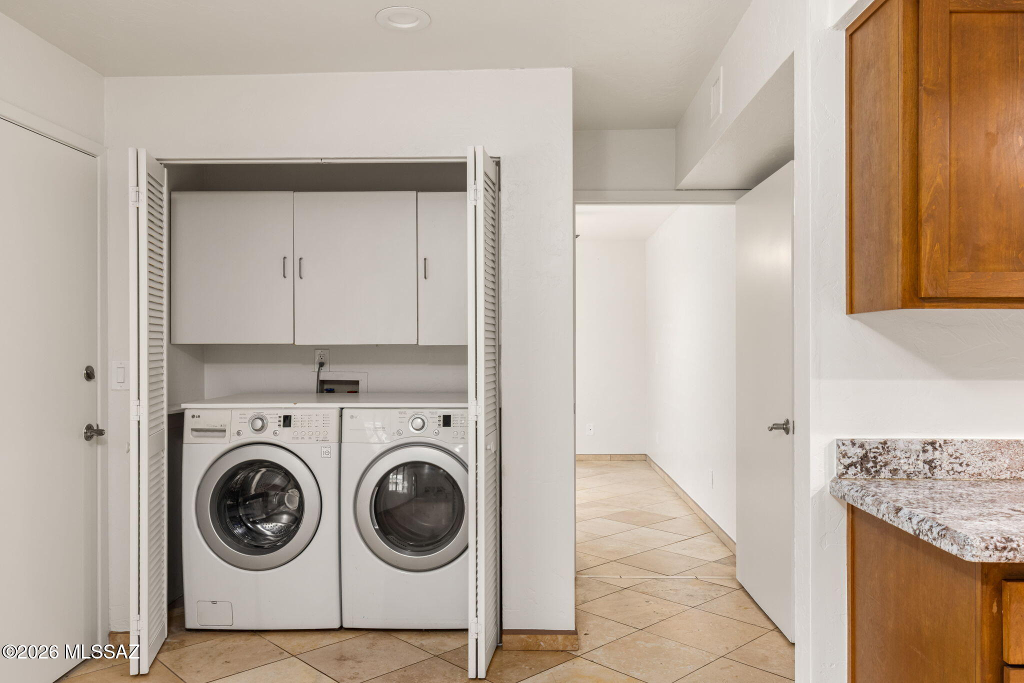 6090 N Calle De La Culebra