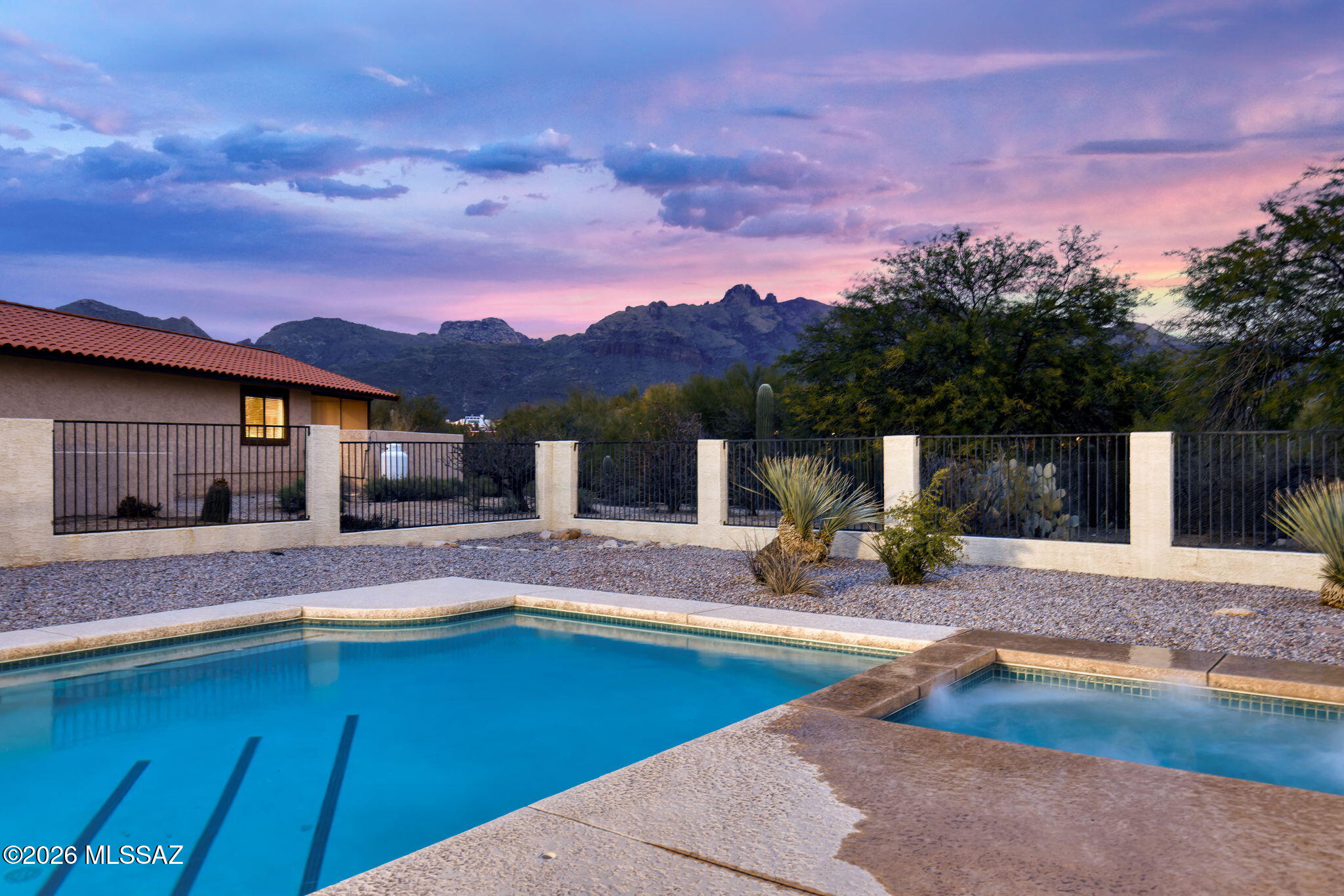 6090 N Calle De La Culebra