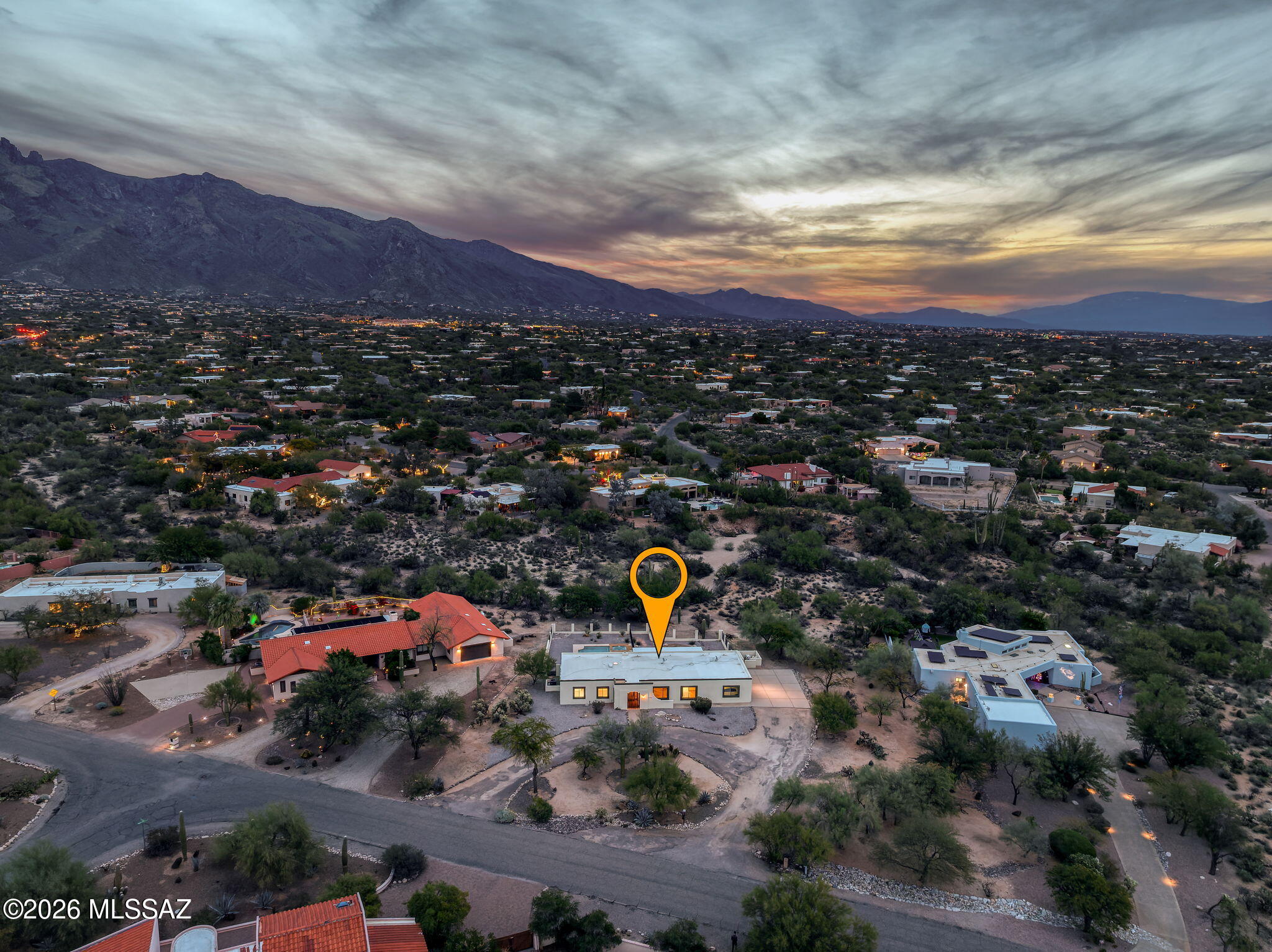 6090 N Calle De La Culebra