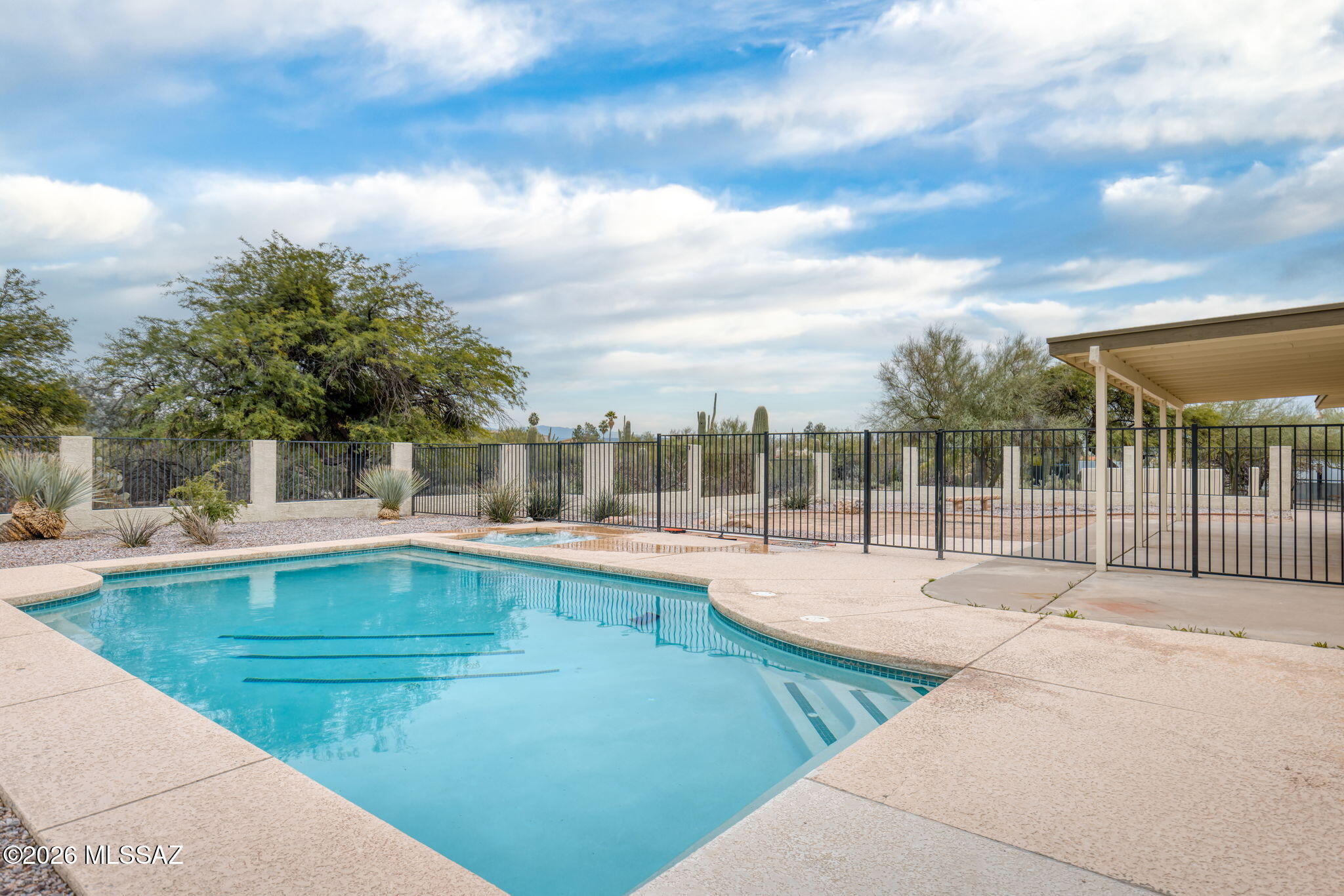 6090 N Calle De La Culebra