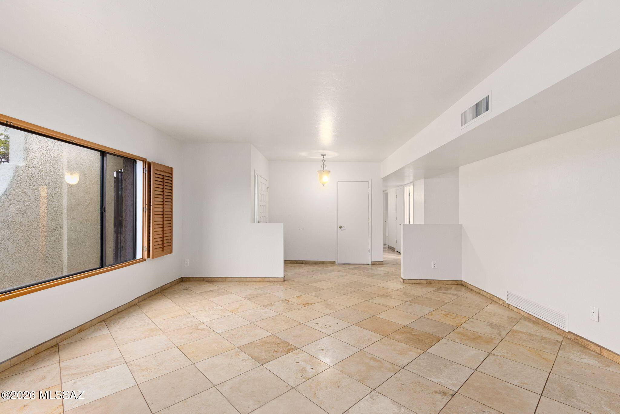 6090 N Calle De La Culebra