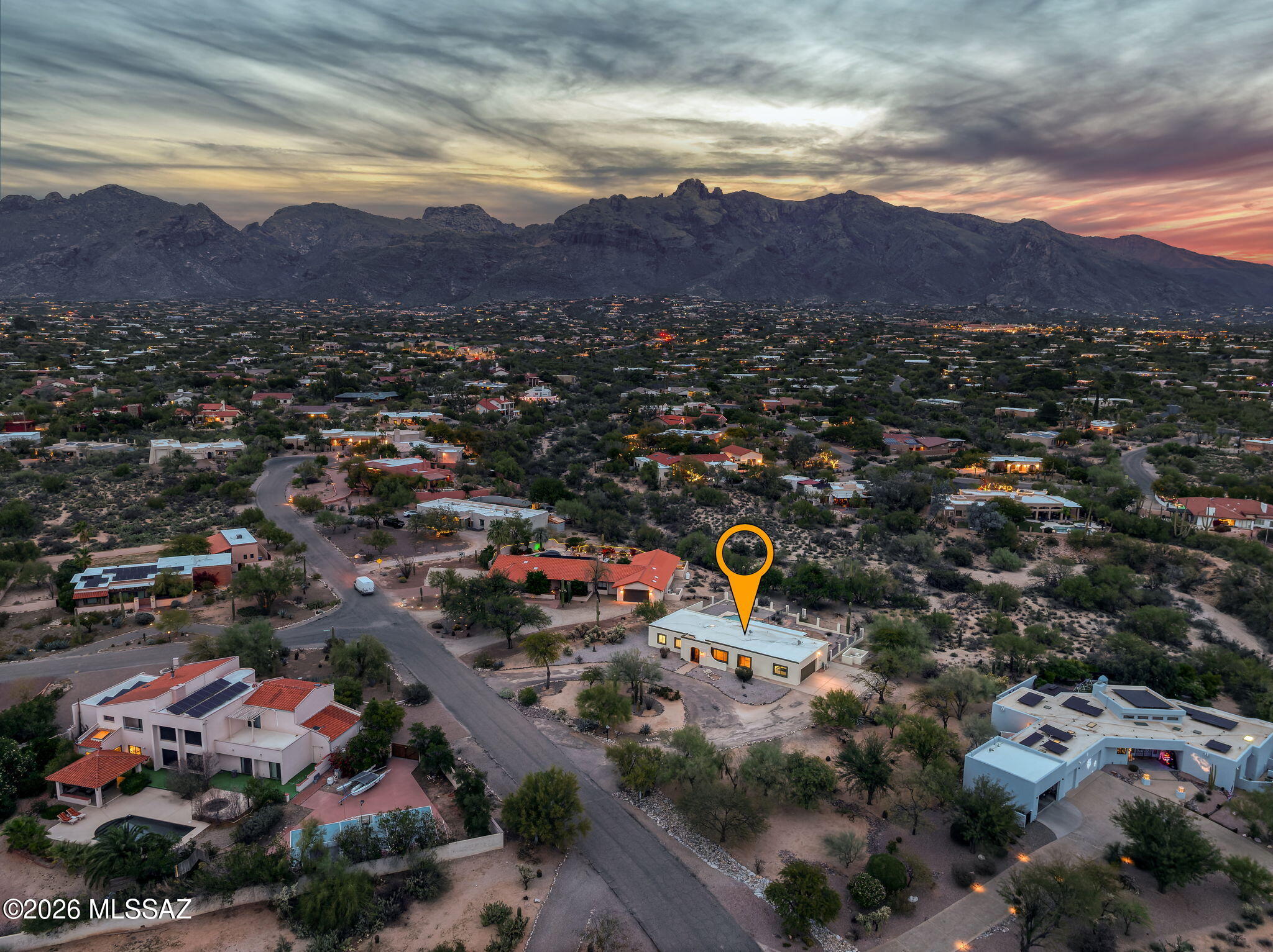 6090 N Calle De La Culebra