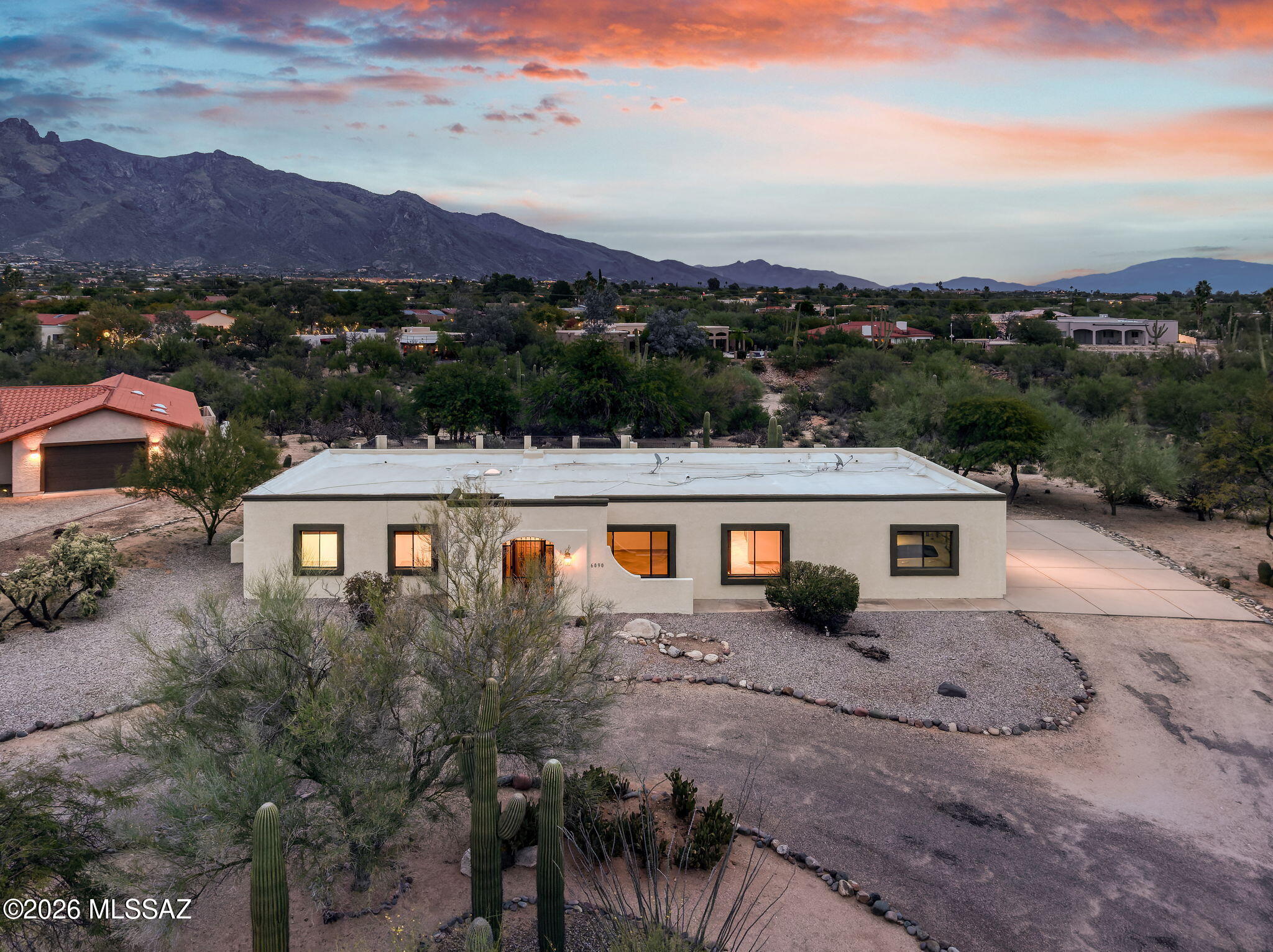 6090 N Calle De La Culebra