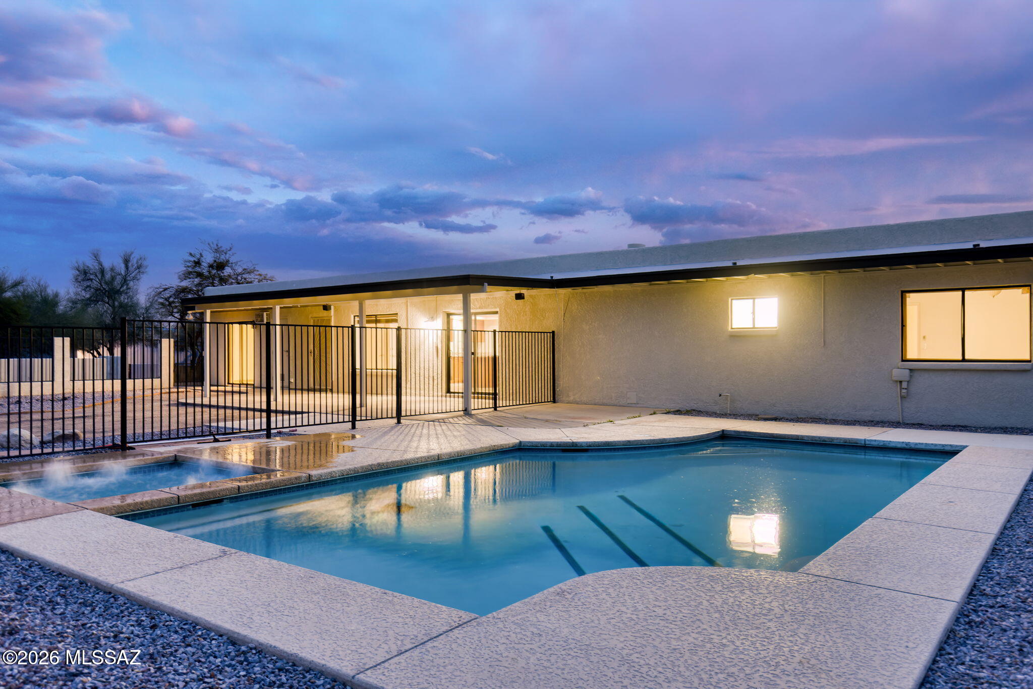 6090 N Calle De La Culebra