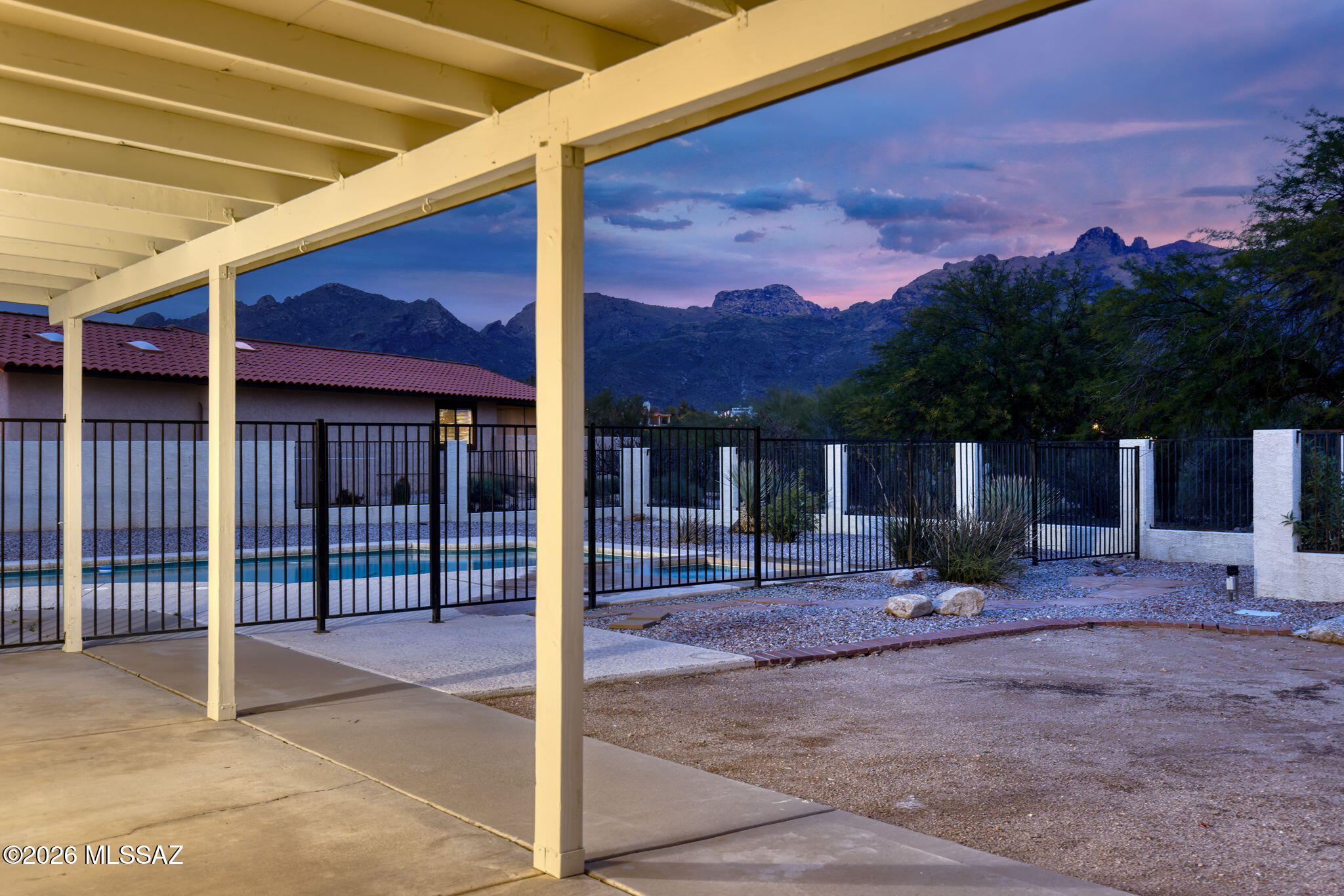 6090 N Calle De La Culebra