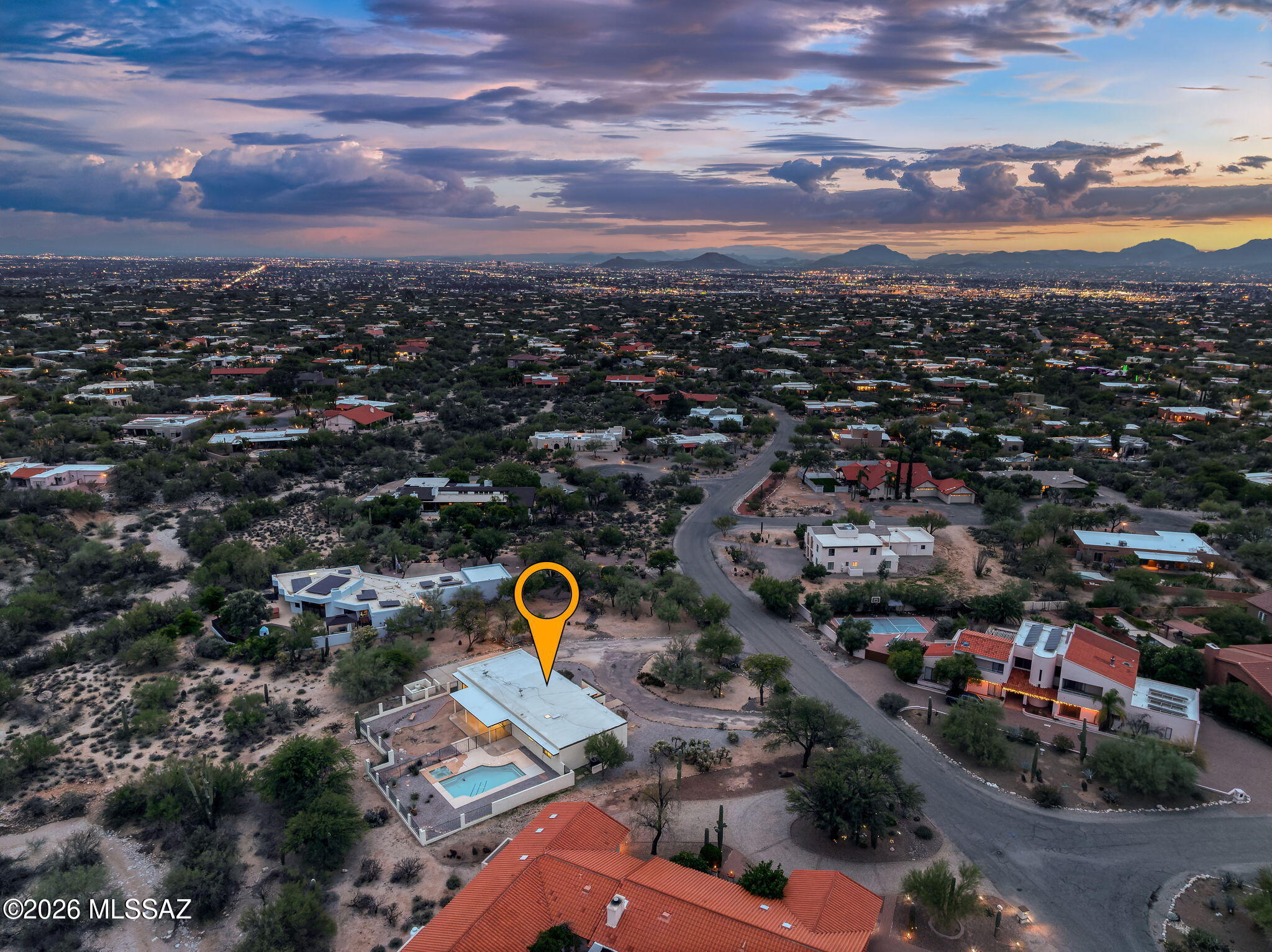 6090 N Calle De La Culebra