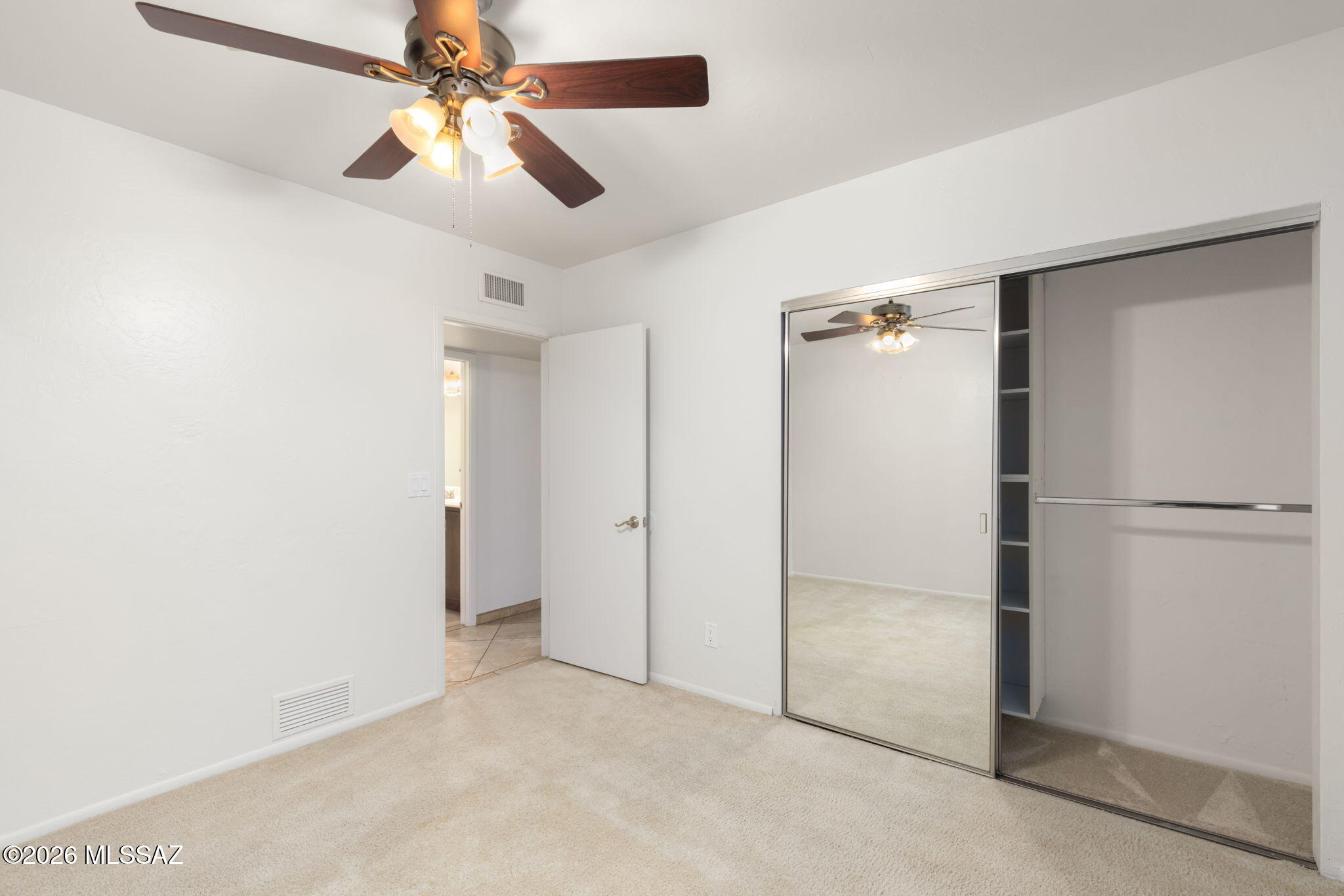 6090 N Calle De La Culebra