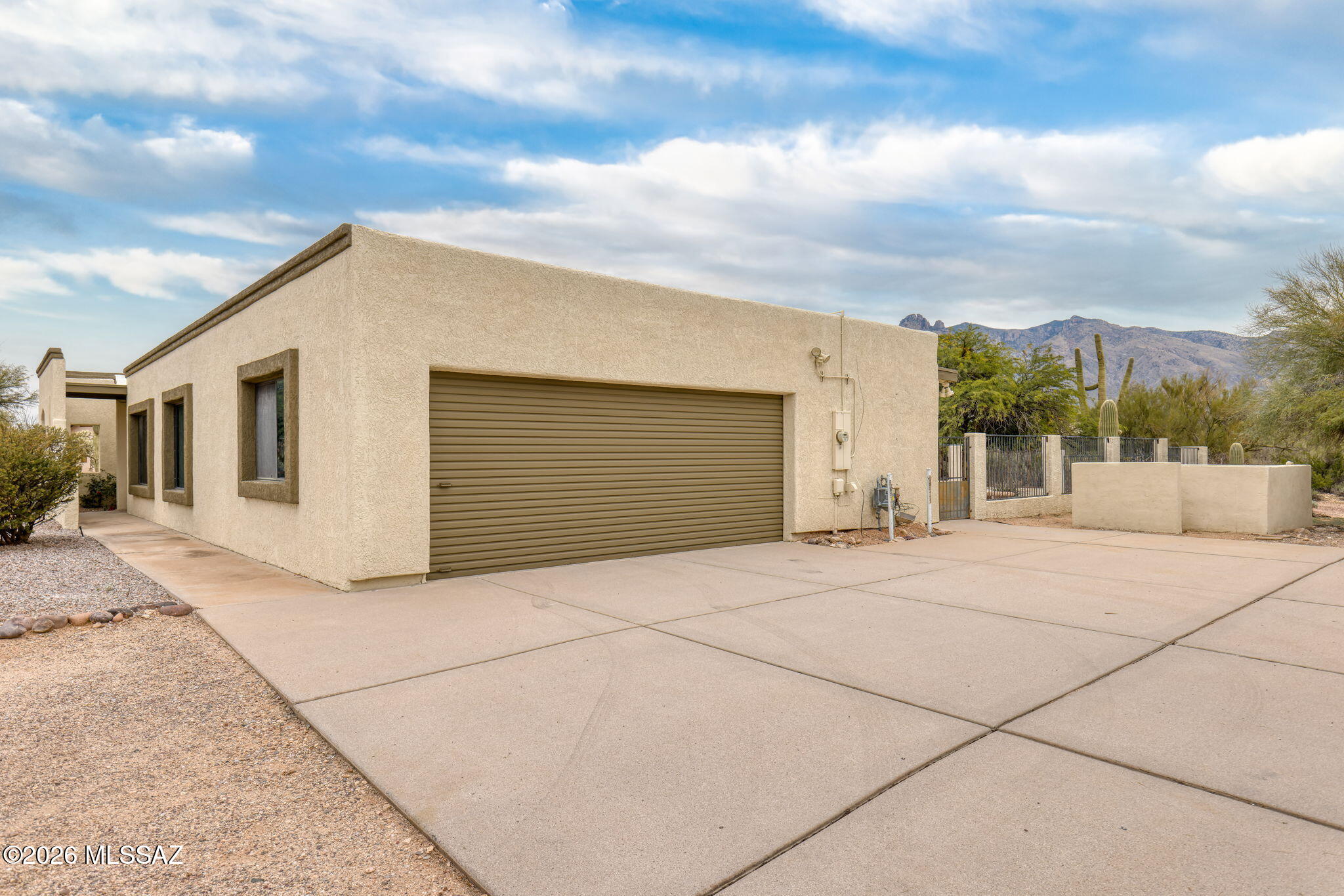 6090 N Calle De La Culebra