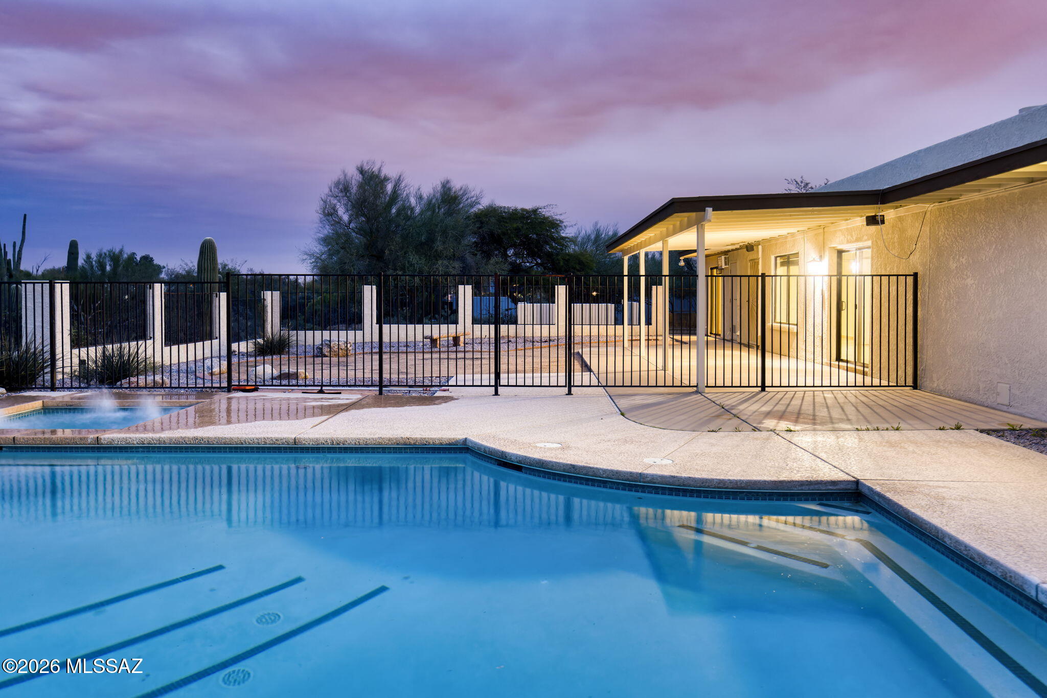 6090 N Calle De La Culebra