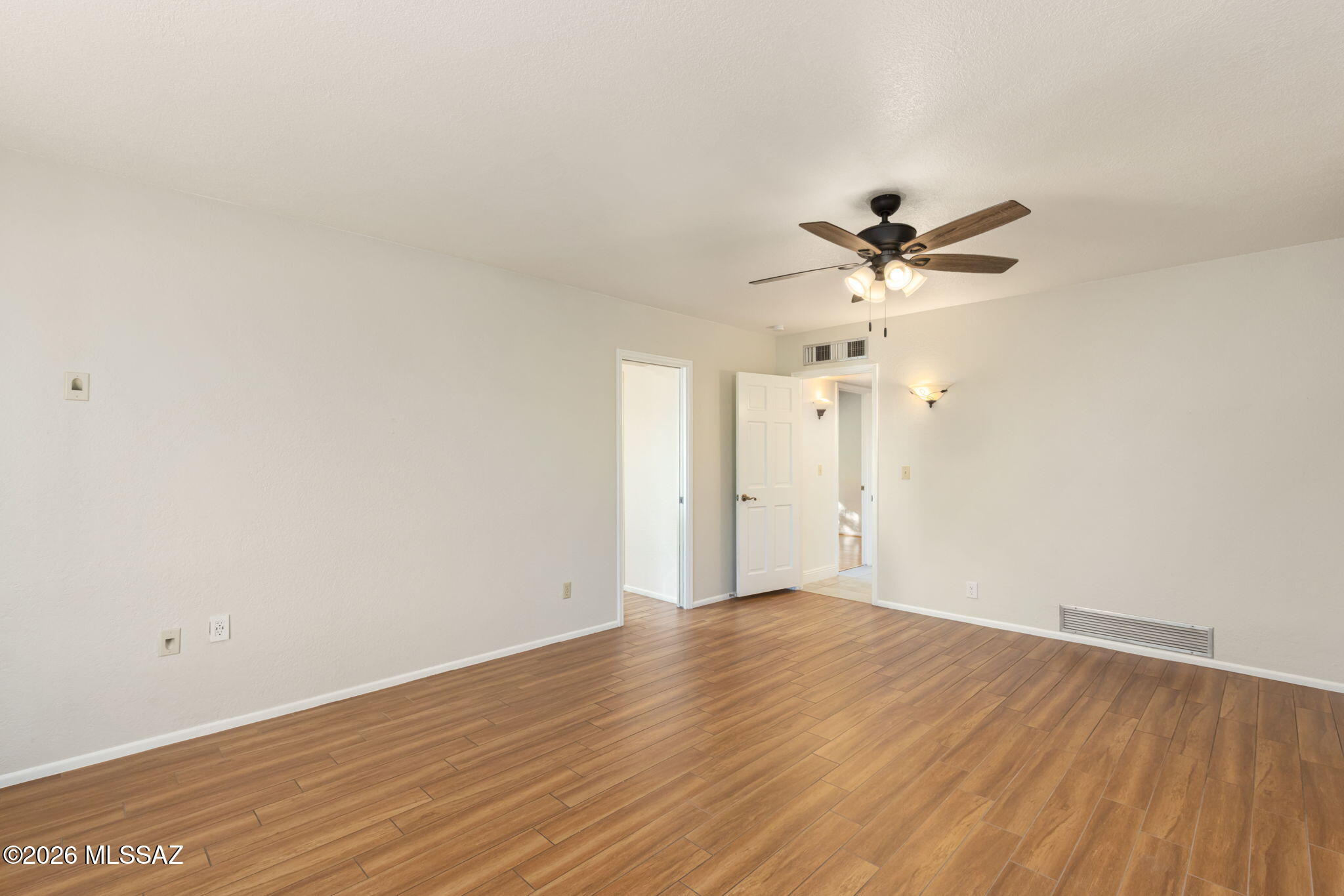 5030 E Camino Bosque