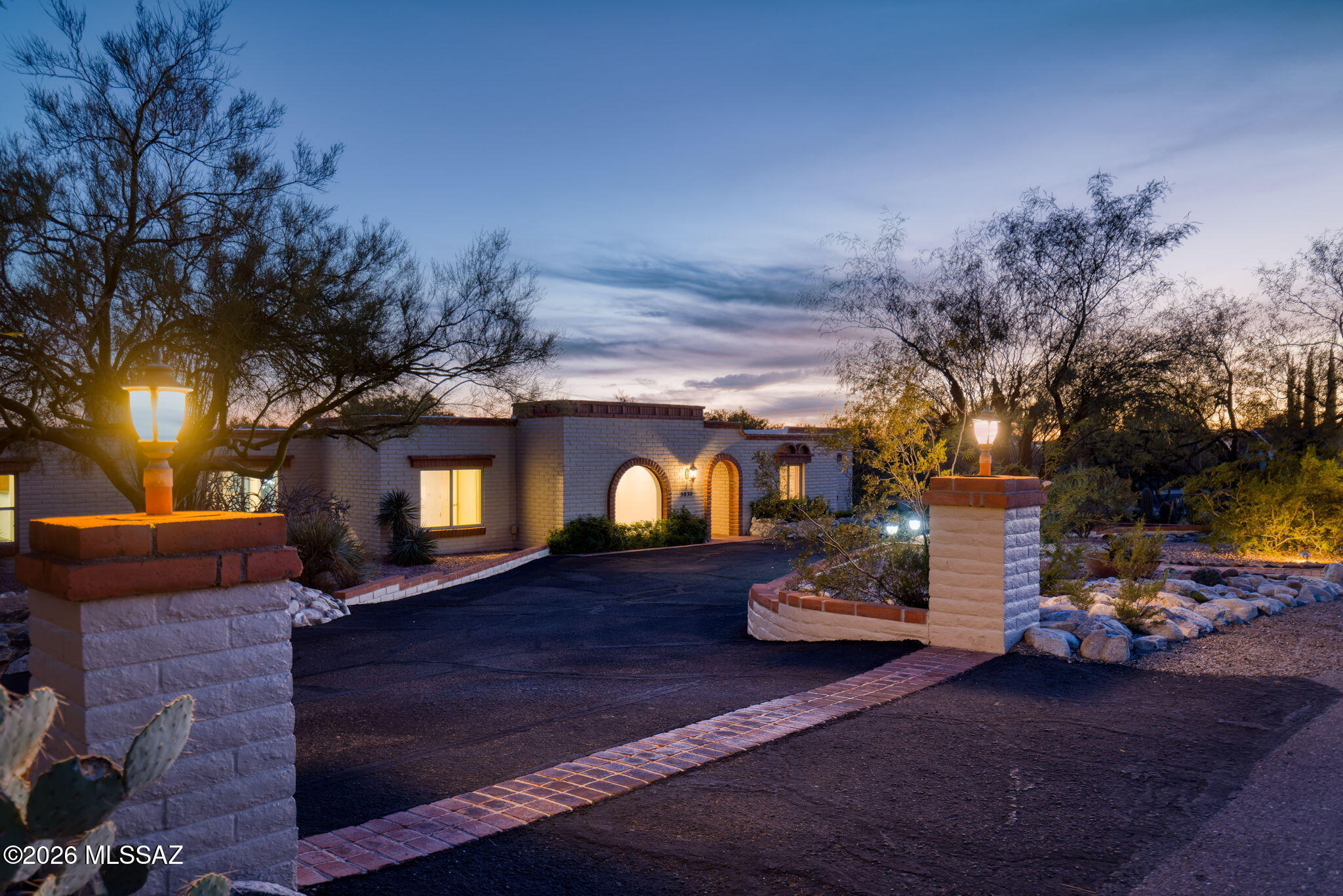5030 E Camino Bosque