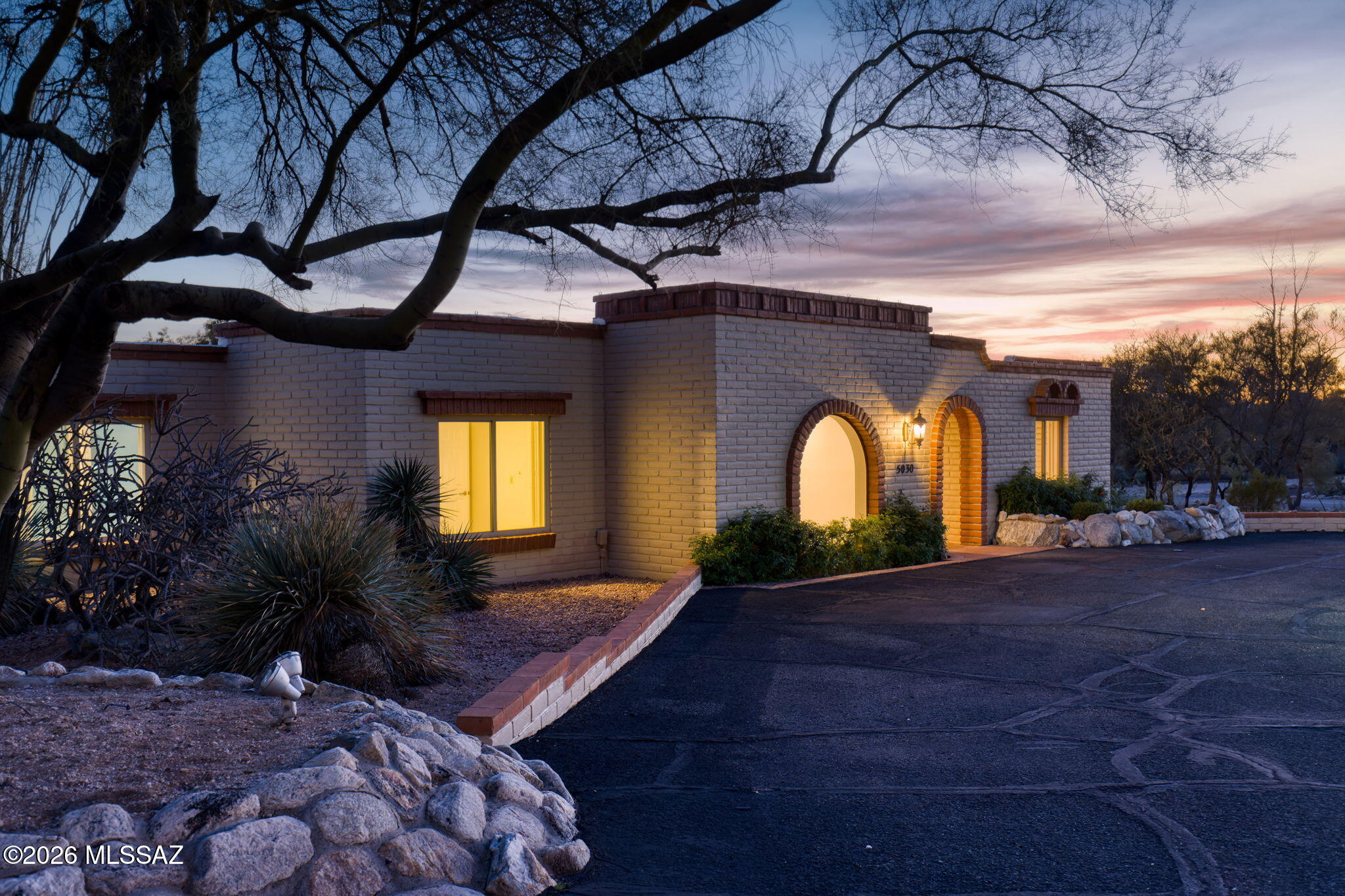 5030 E Camino Bosque