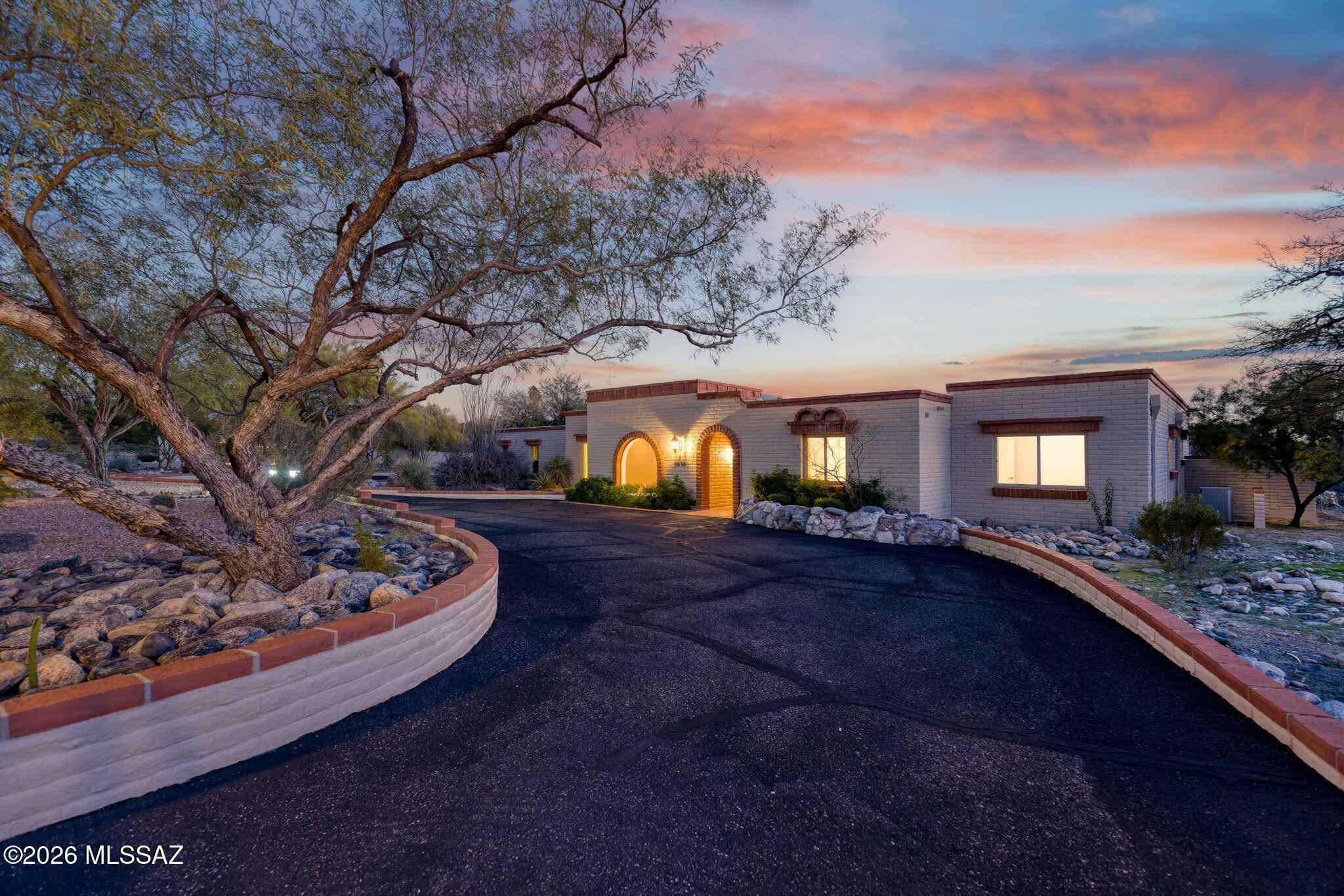 5030 E Camino Bosque