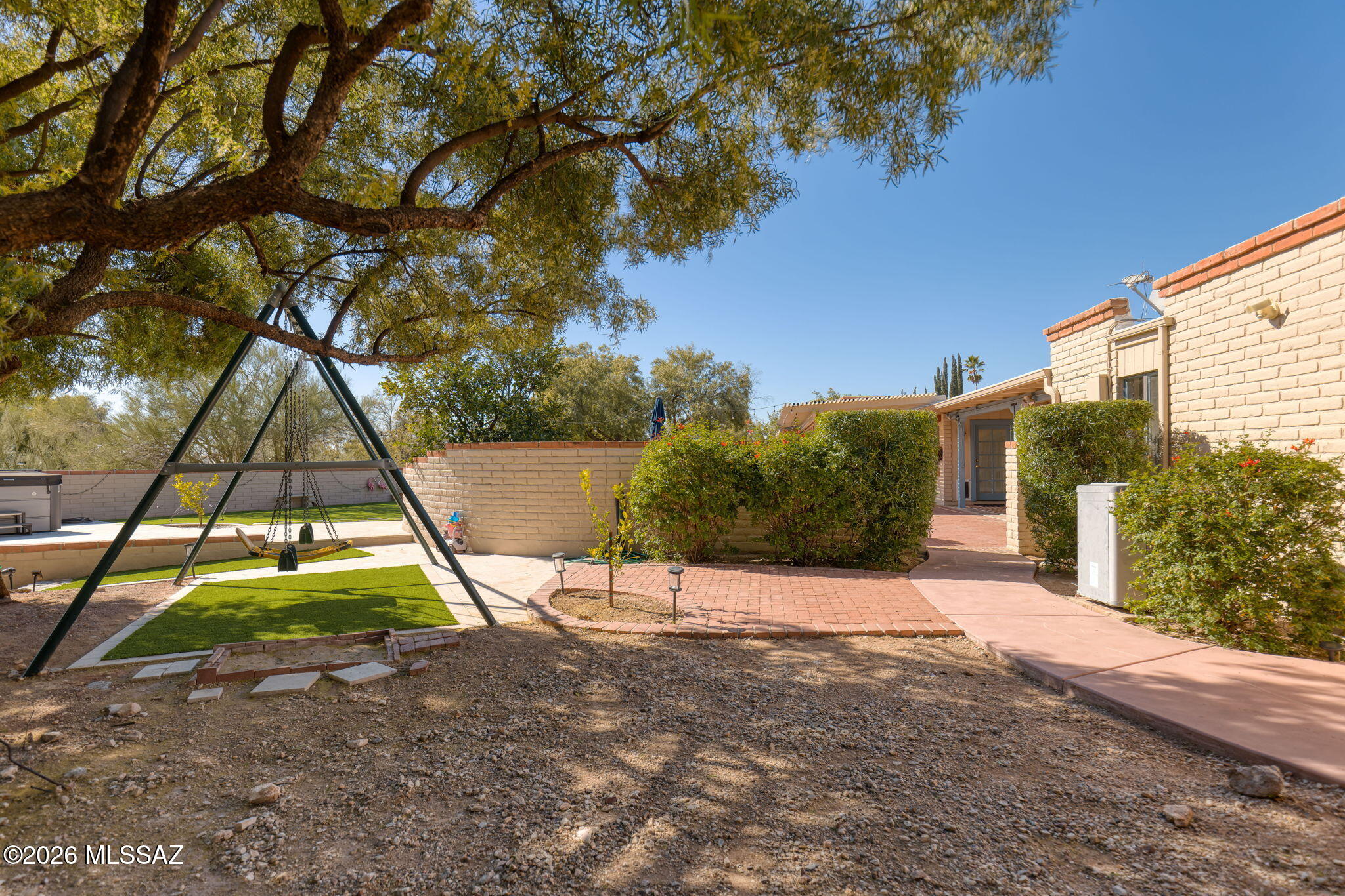 5030 E Camino Bosque