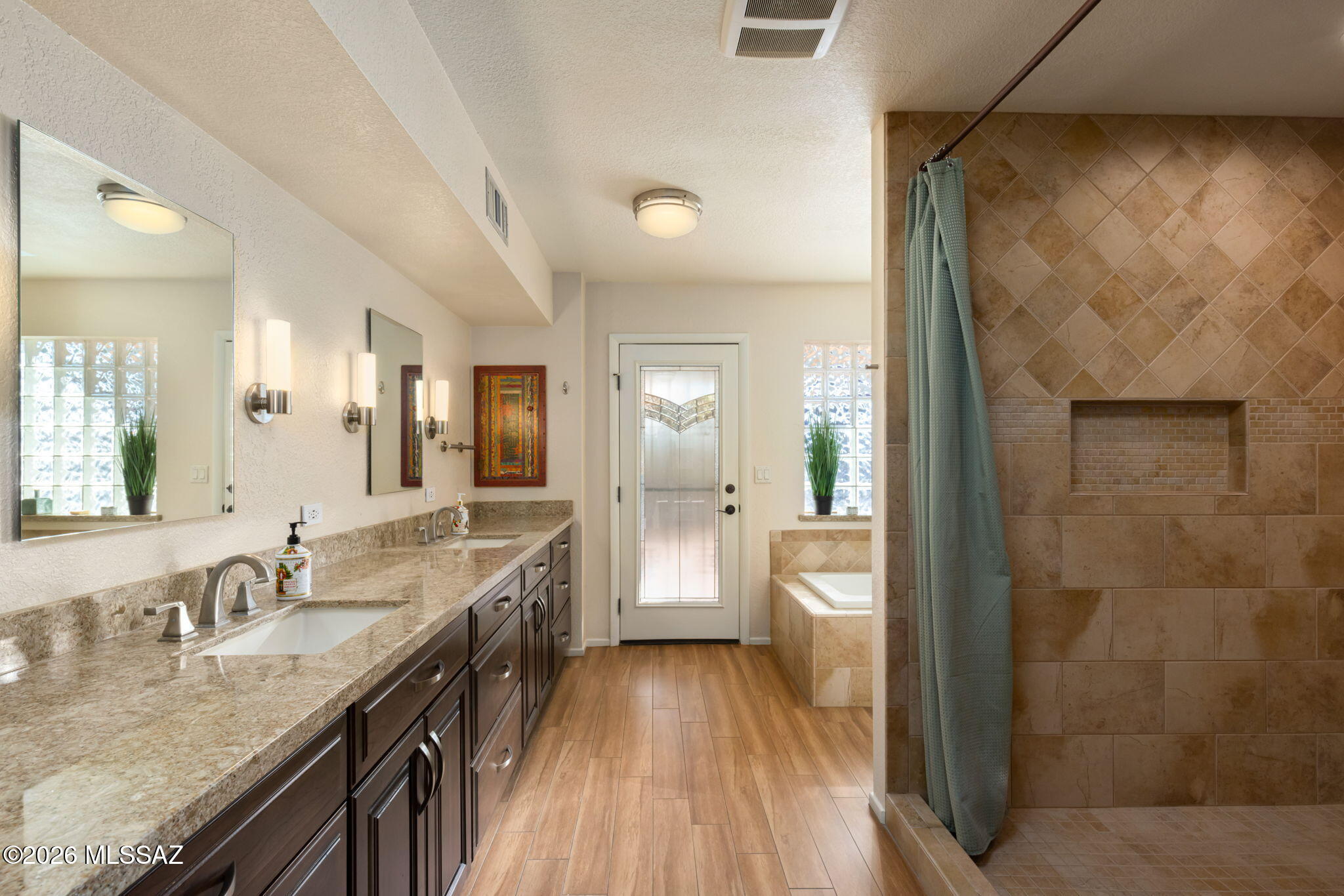 5030 E Camino Bosque