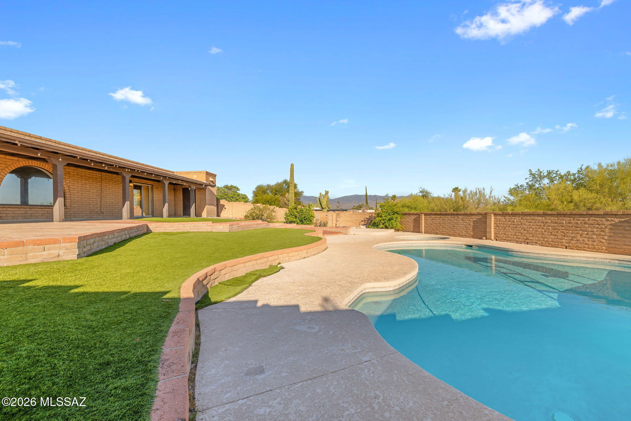 3770 N Knollwood Circle