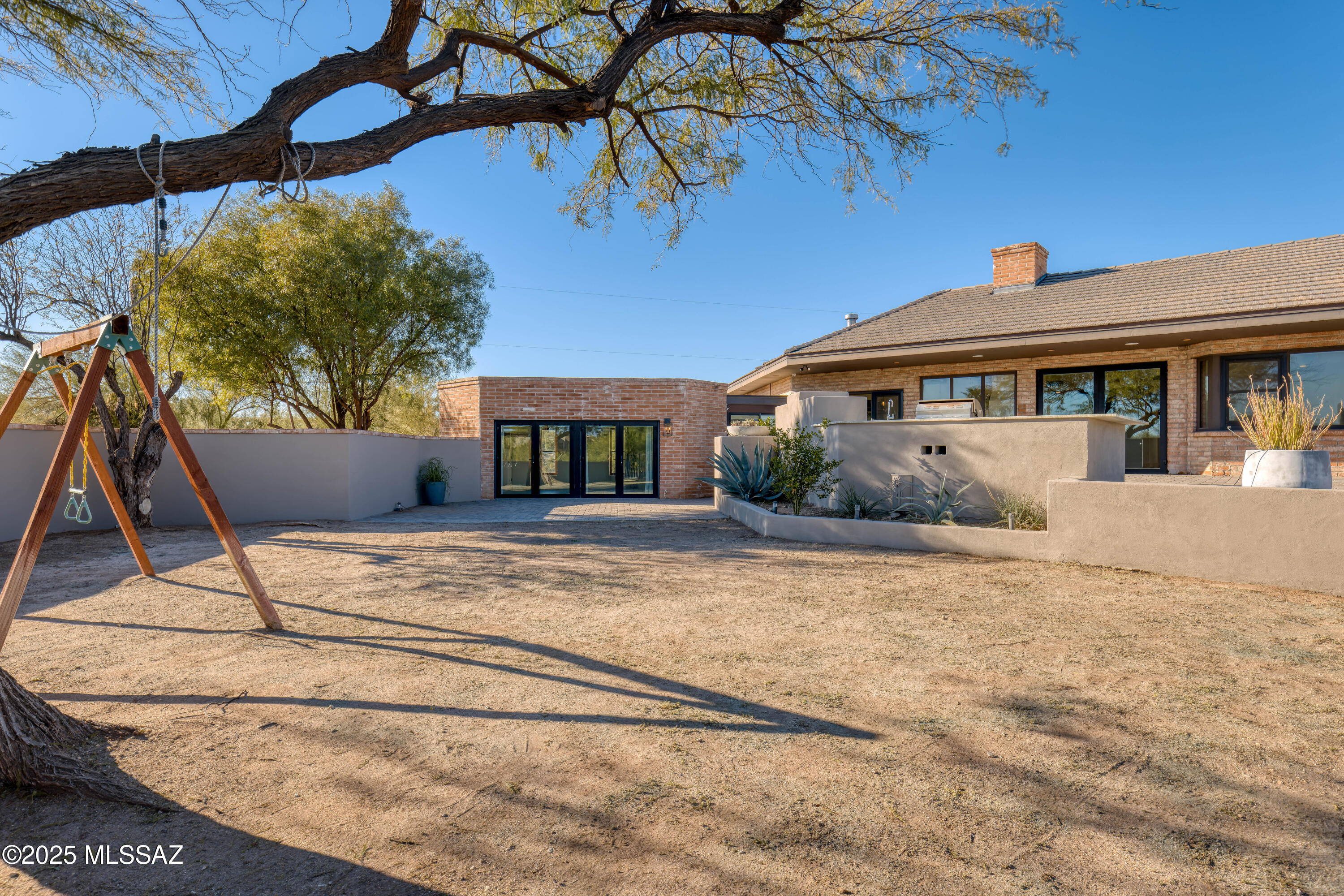 4740 N Hacienda Del Sol Road