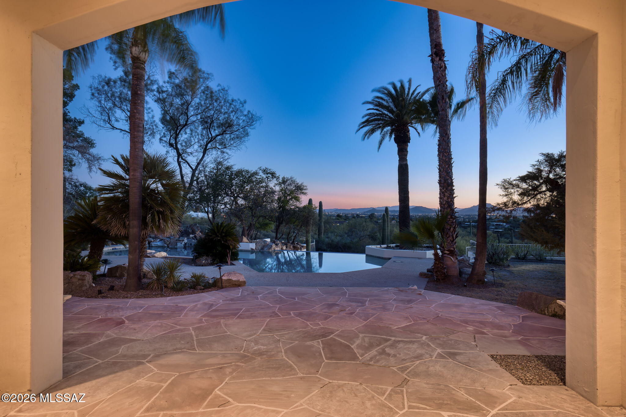 5151 N Calle Ladero