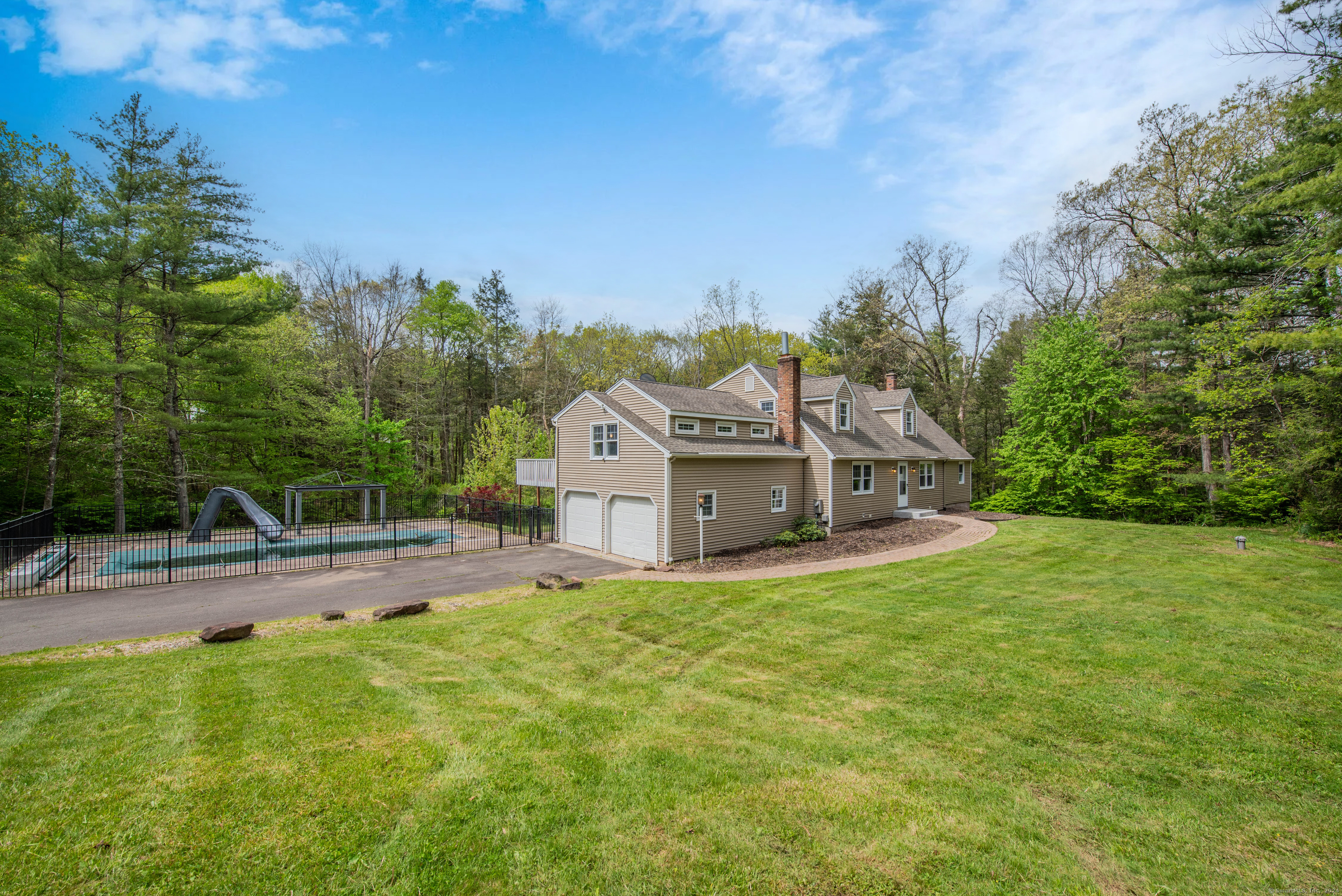 7 Saddle Drive