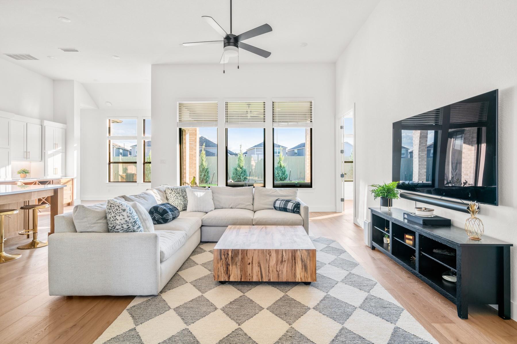 511 Irvine CIR