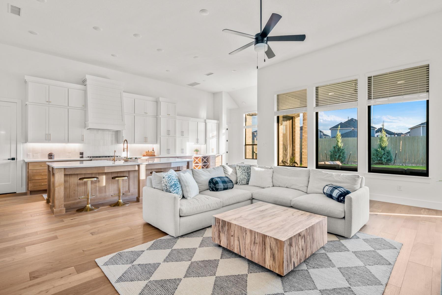 511 Irvine CIR