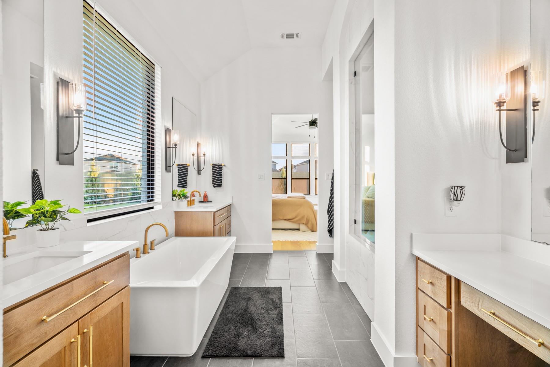 511 Irvine CIR