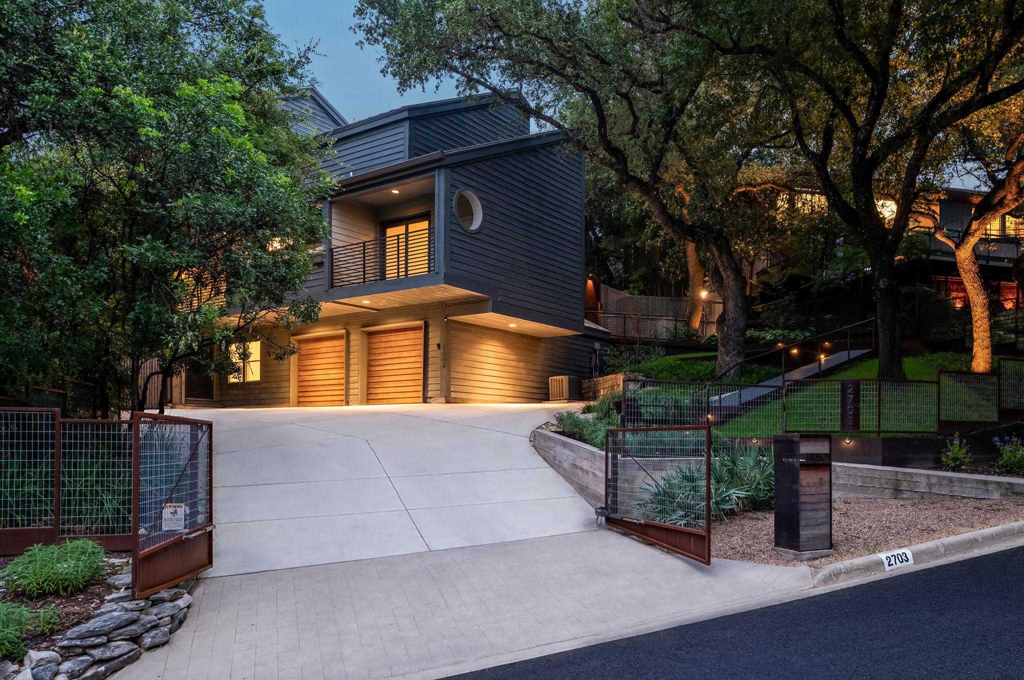 2703 Maria Anna RD