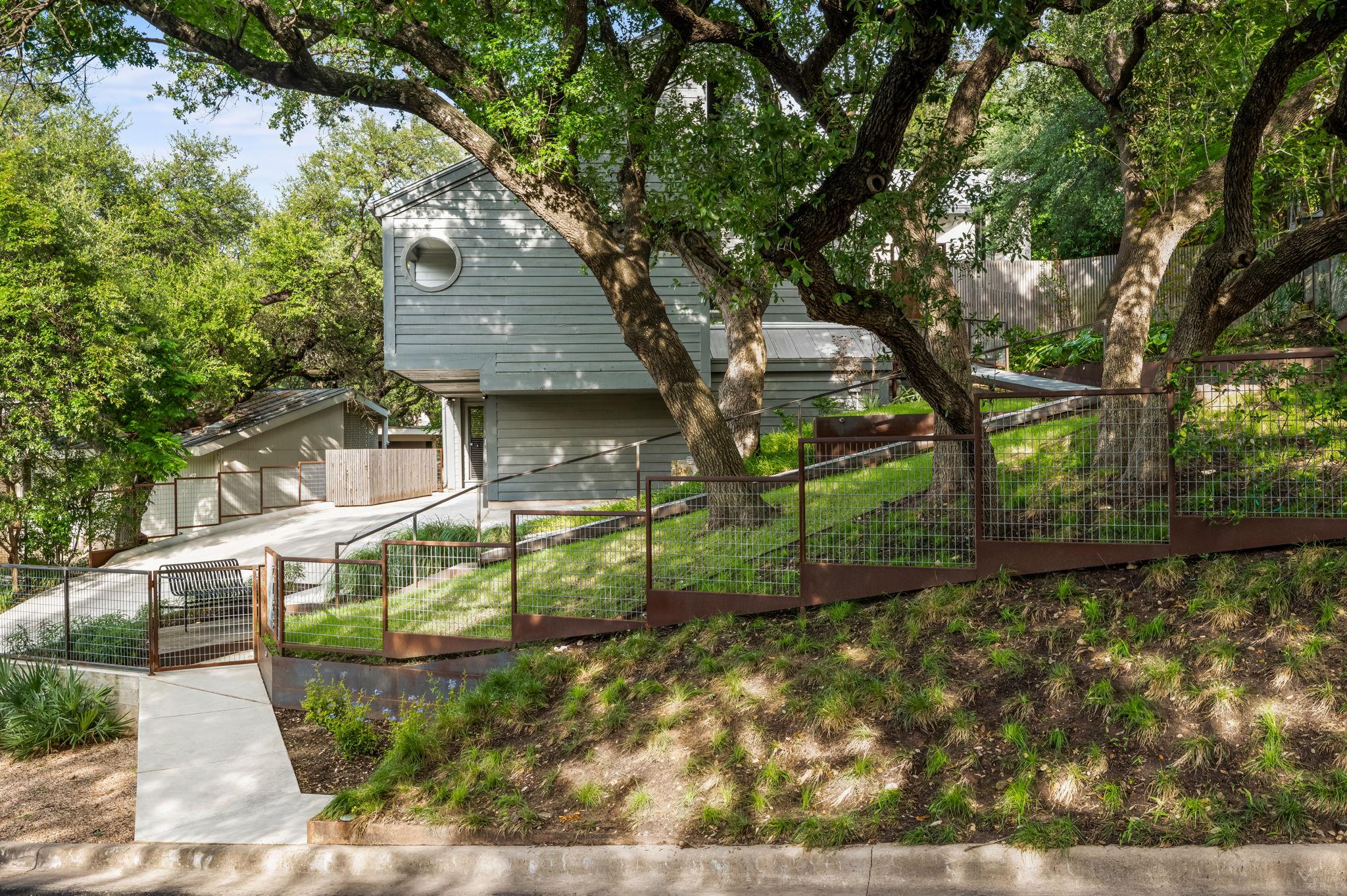 2703 Maria Anna RD