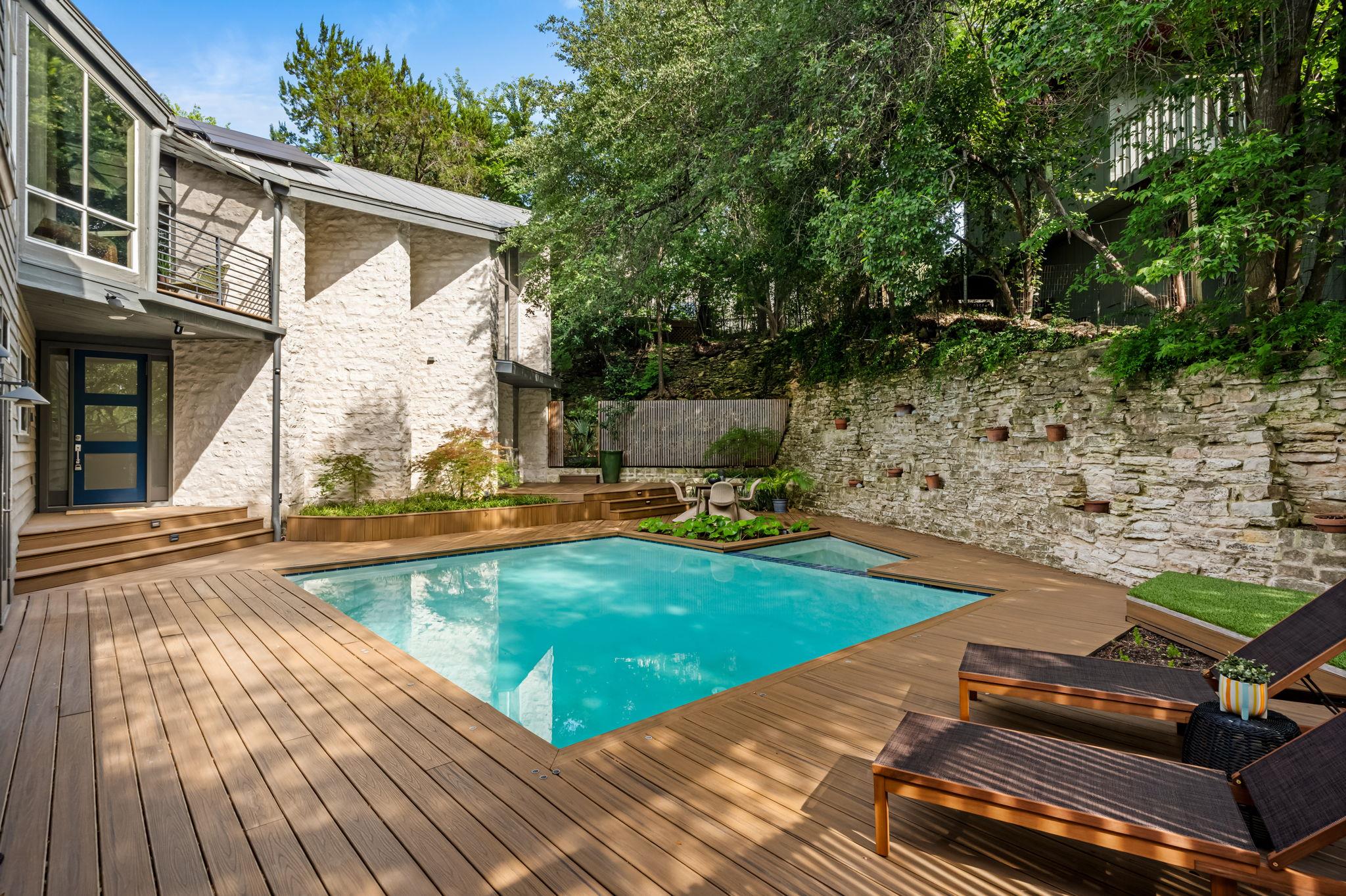 2703 Maria Anna RD