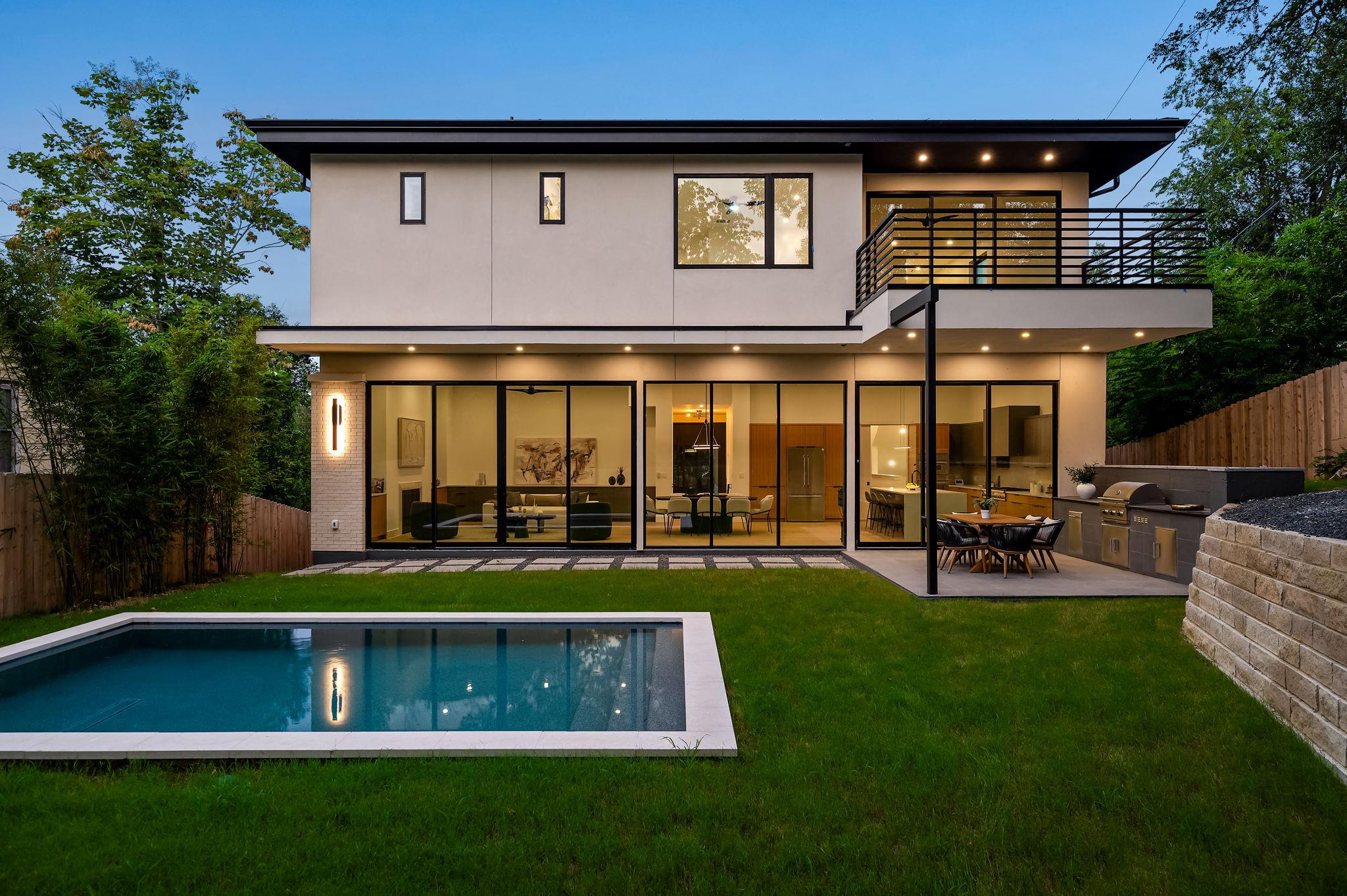 1102 Summit ST