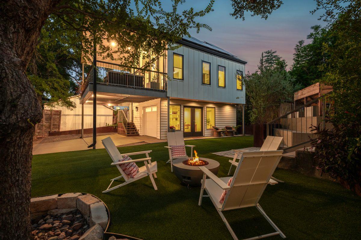 1105 Travis Heights BLVD