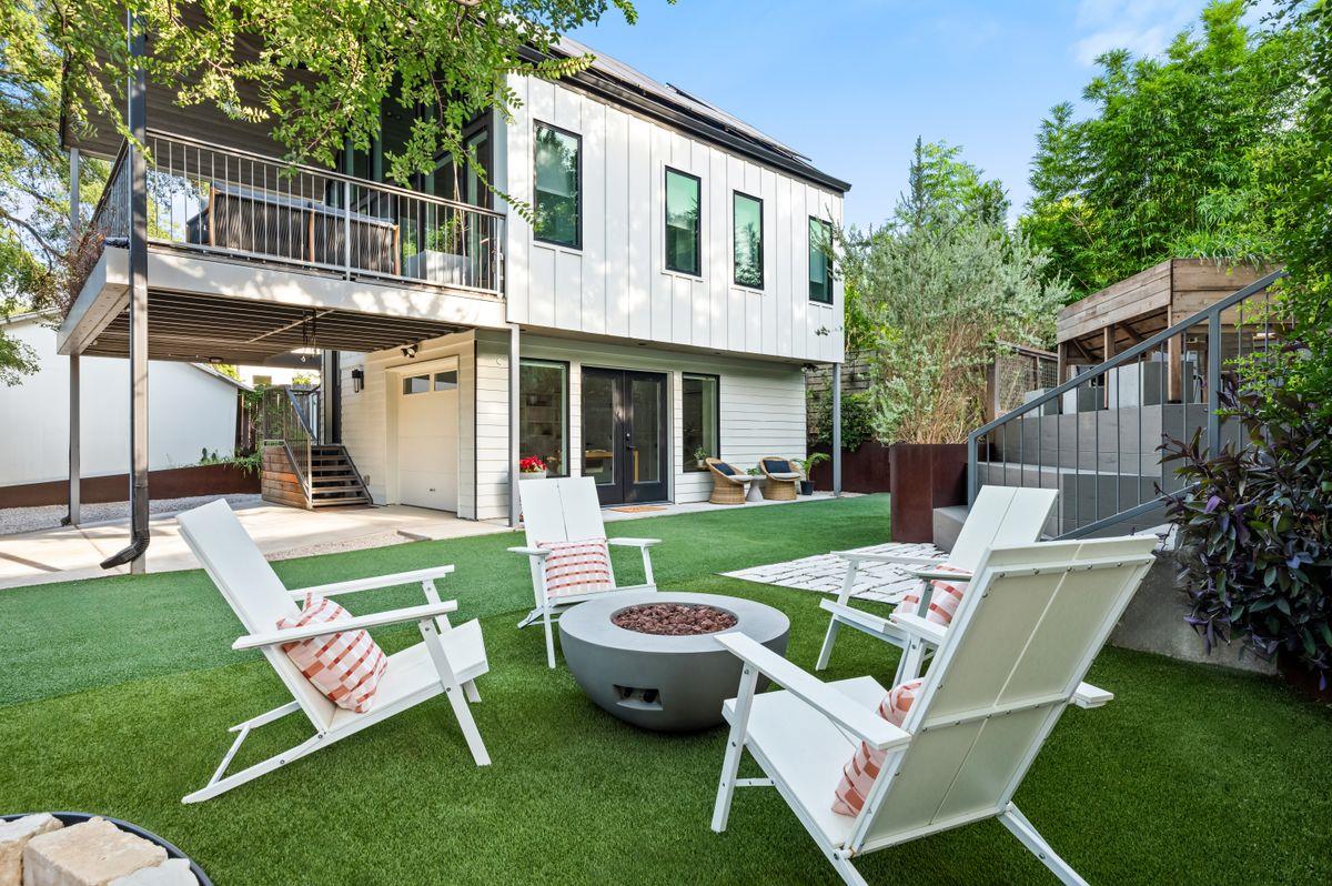 1105 Travis Heights BLVD