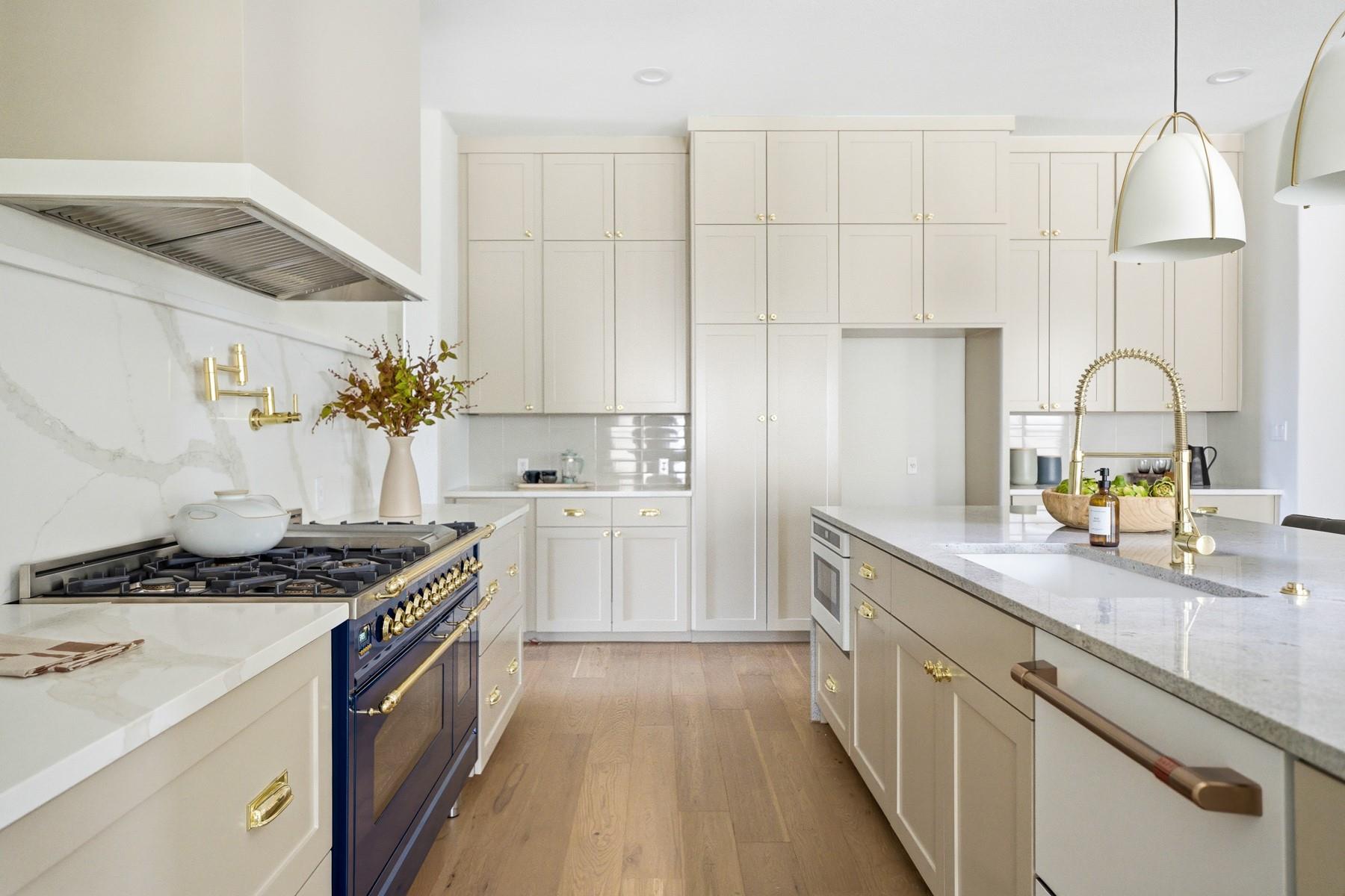 5309 Laguna Cliff LN