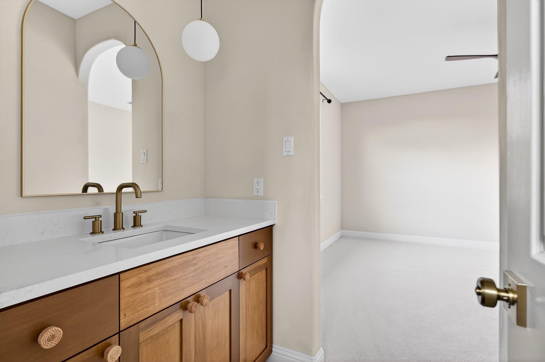 5309 Laguna Cliff LN