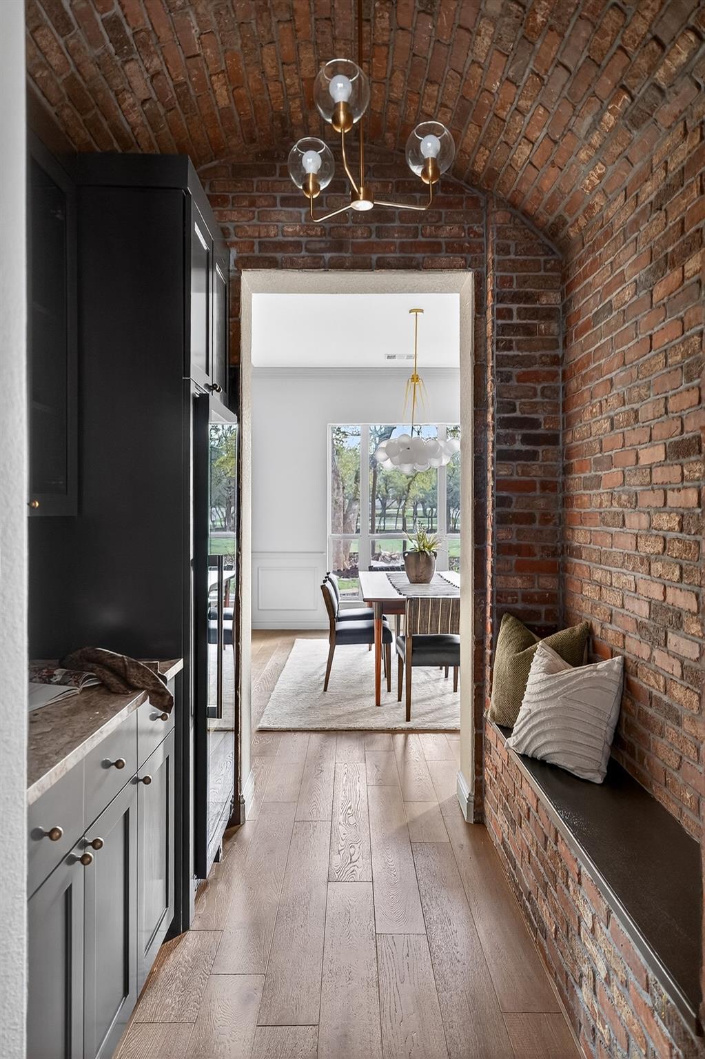 5309 Laguna Cliff LN