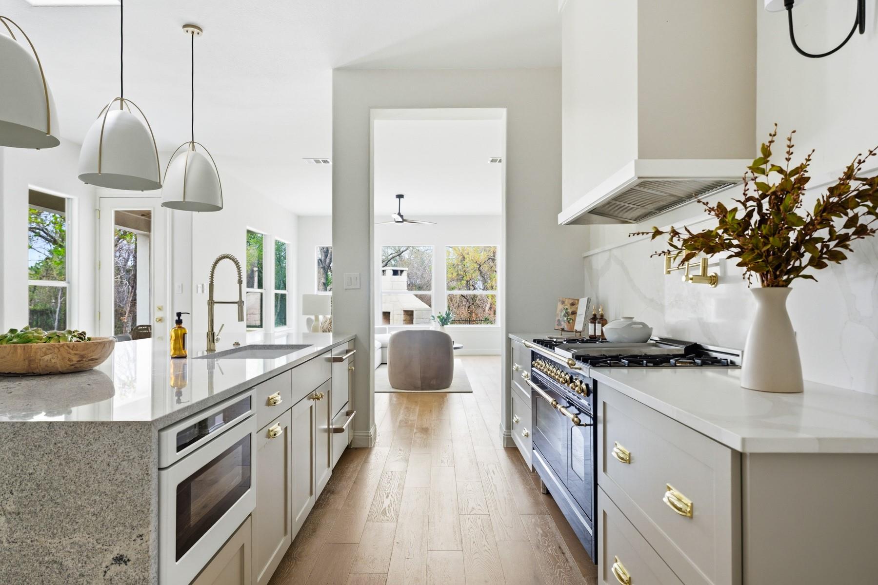 5309 Laguna Cliff LN