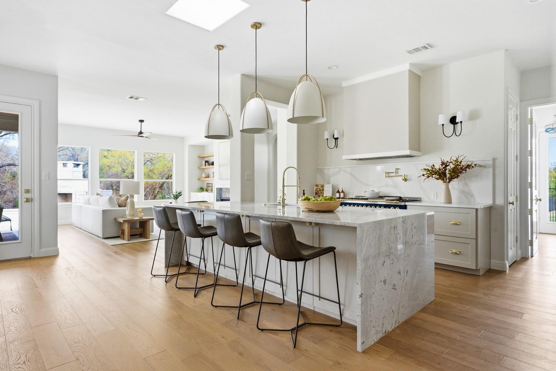 5309 Laguna Cliff LN