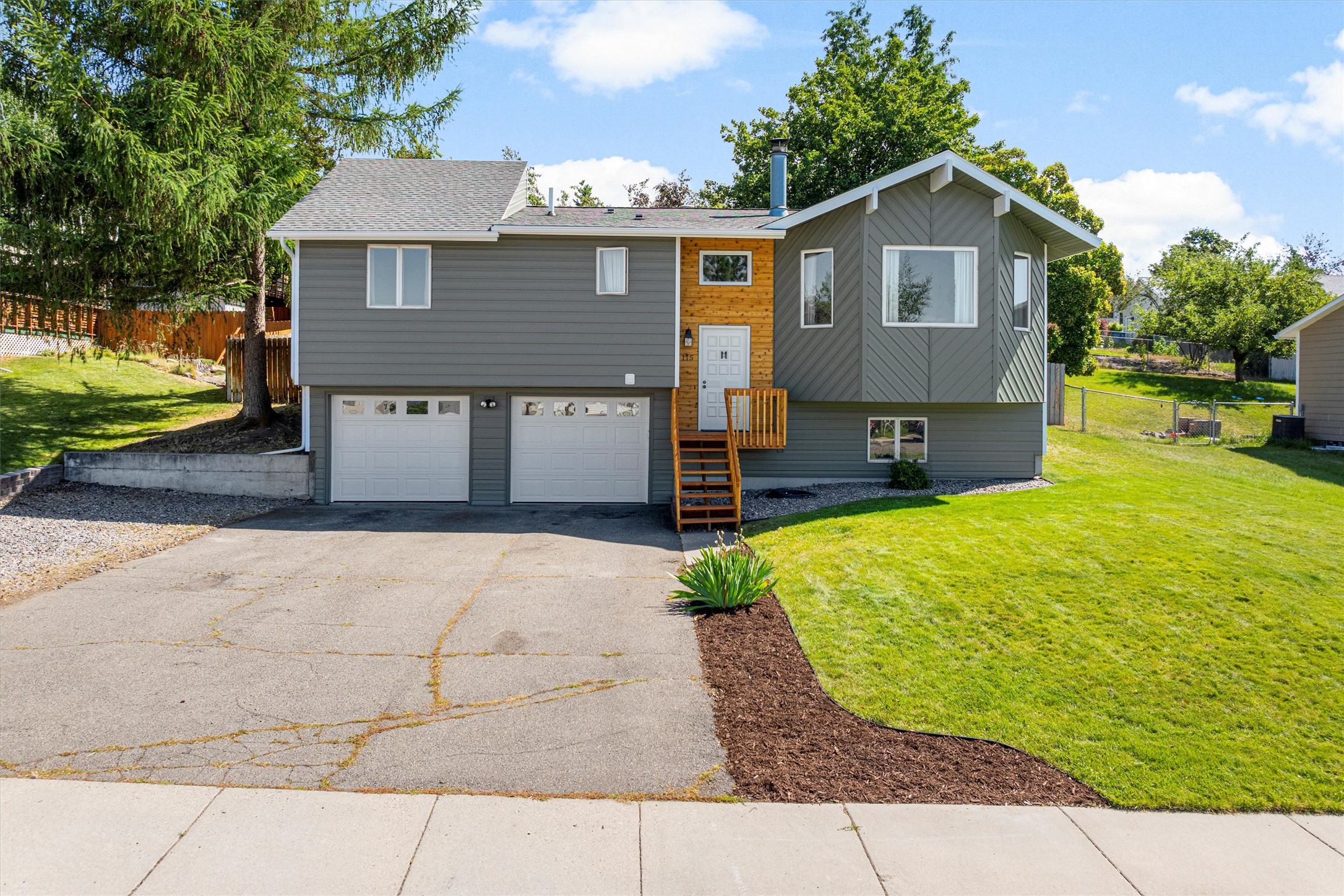 115 Kinnikinnick Court