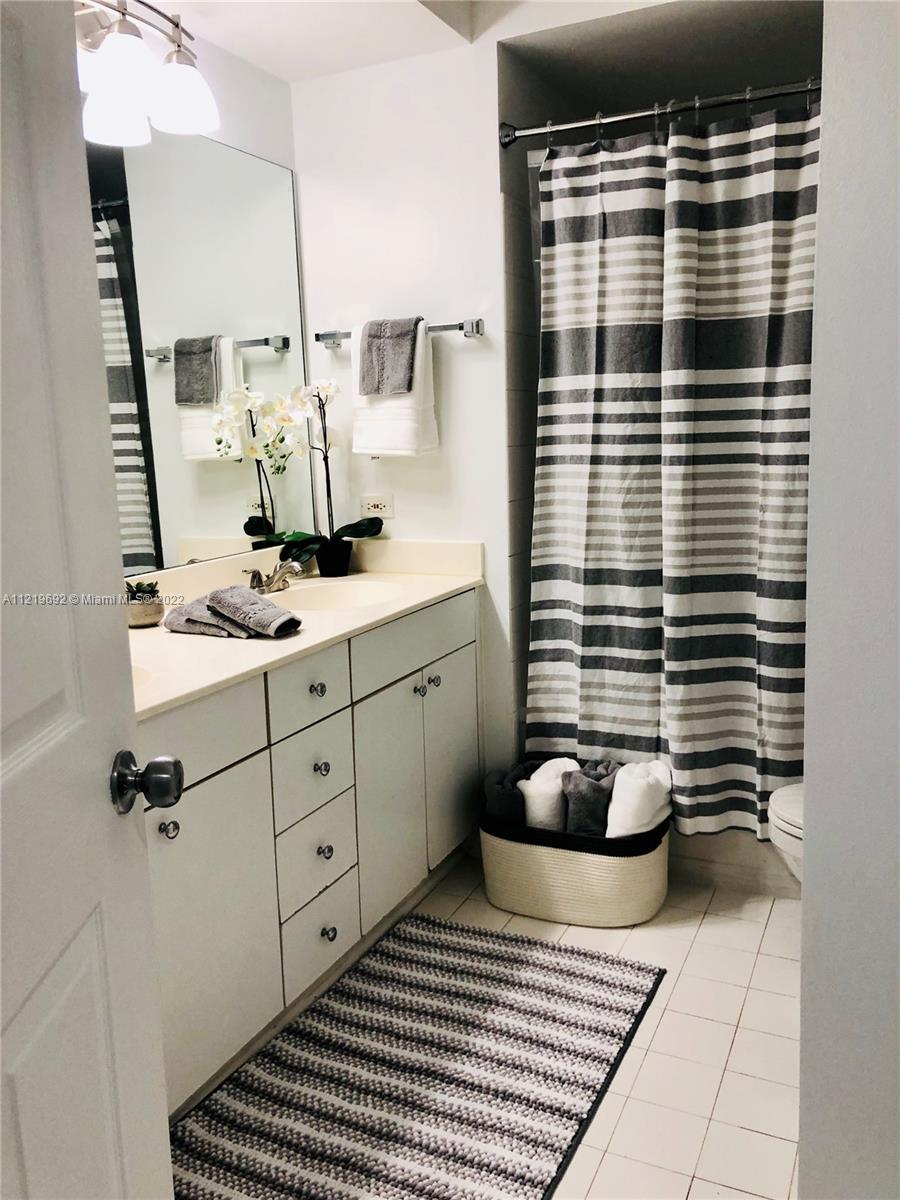 17100 N Bay Rd Unit: 1511