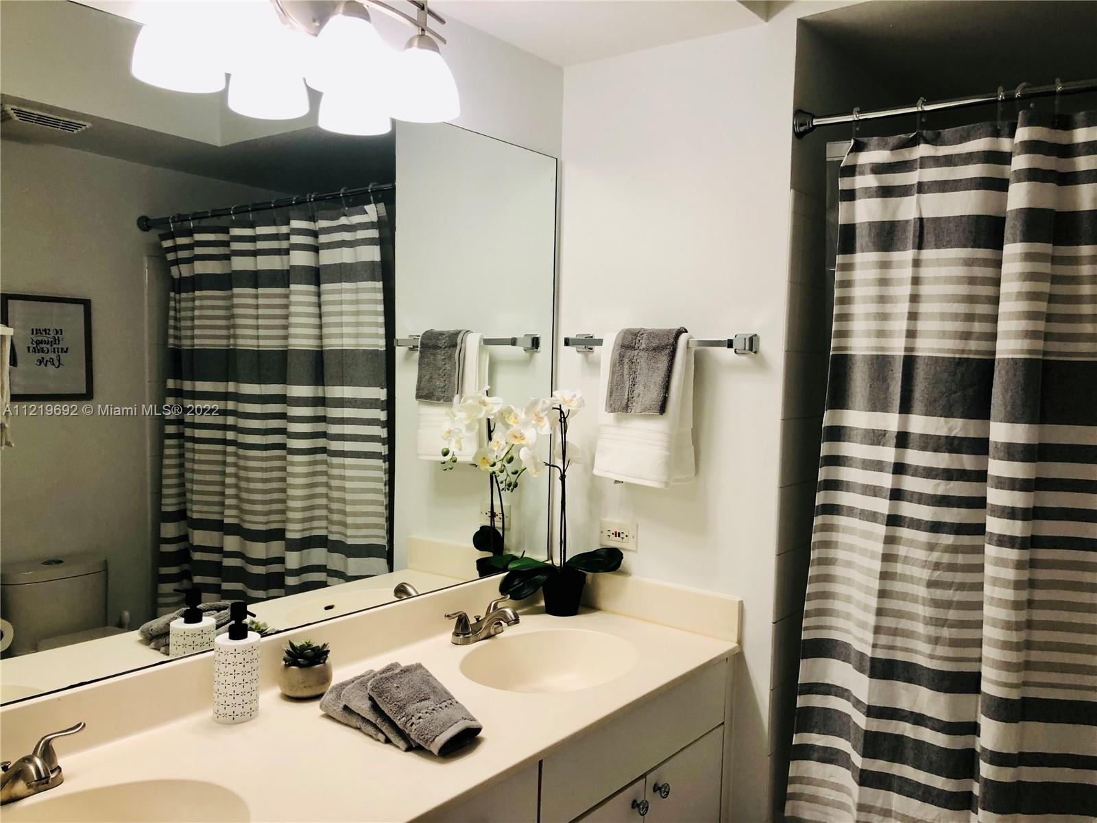 17100 N Bay Rd Unit: 1511