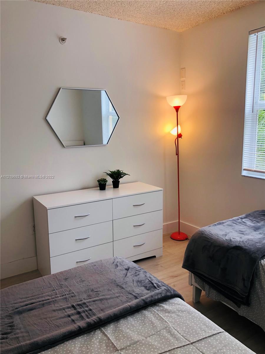 17100 N Bay Rd Unit: 1511