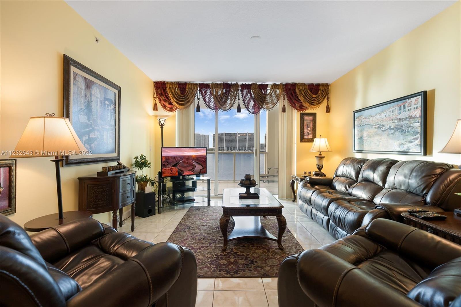 18100 N Bay Rd Unit: 404