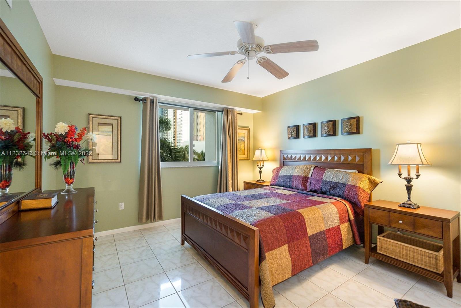 18100 N Bay Rd Unit: 404