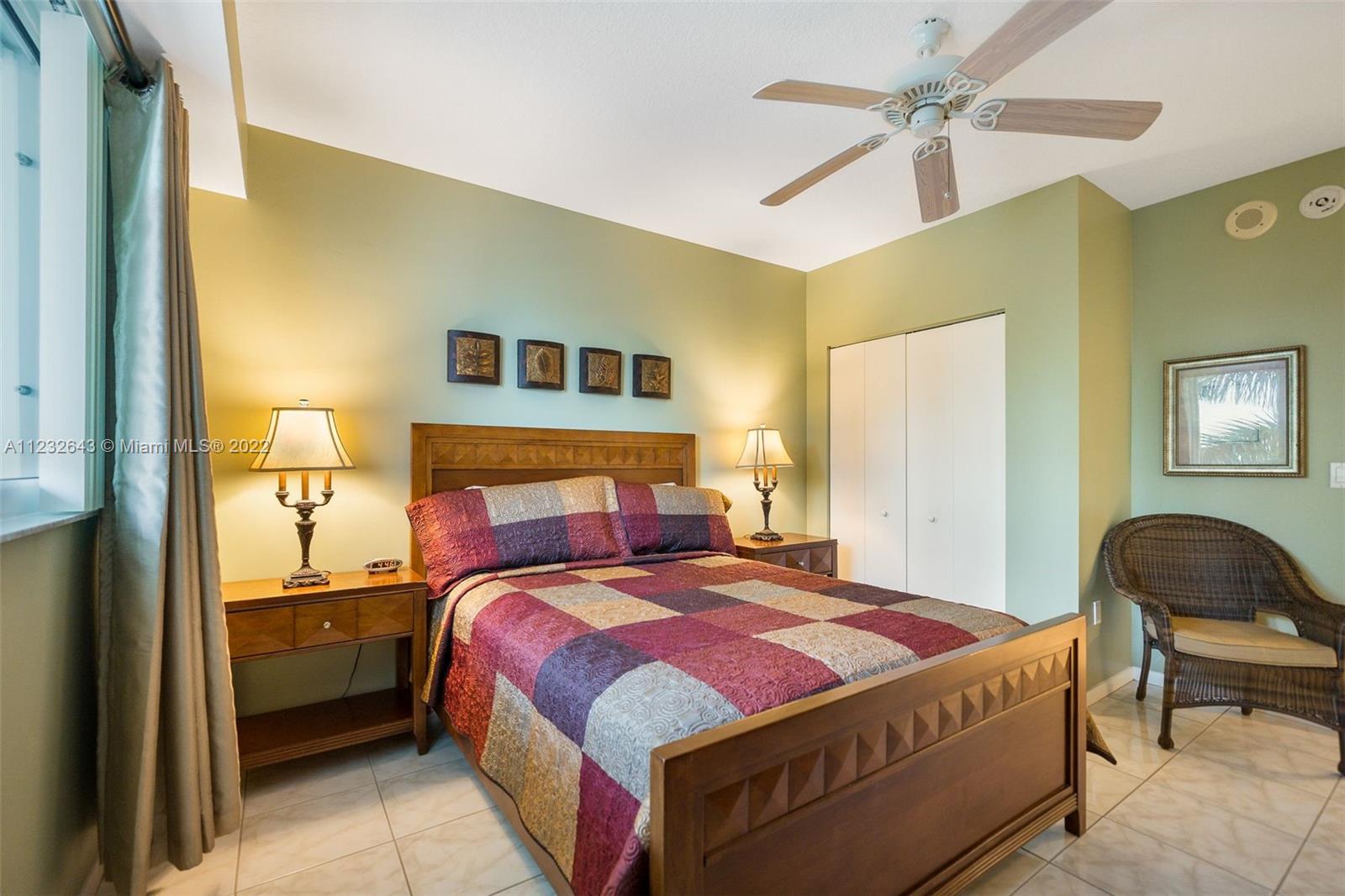 18100 N Bay Rd Unit: 404