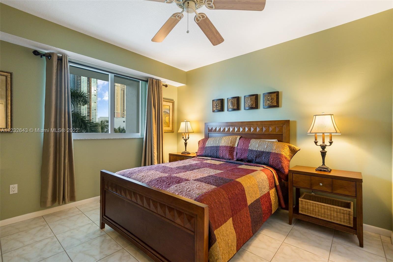 18100 N Bay Rd Unit: 404