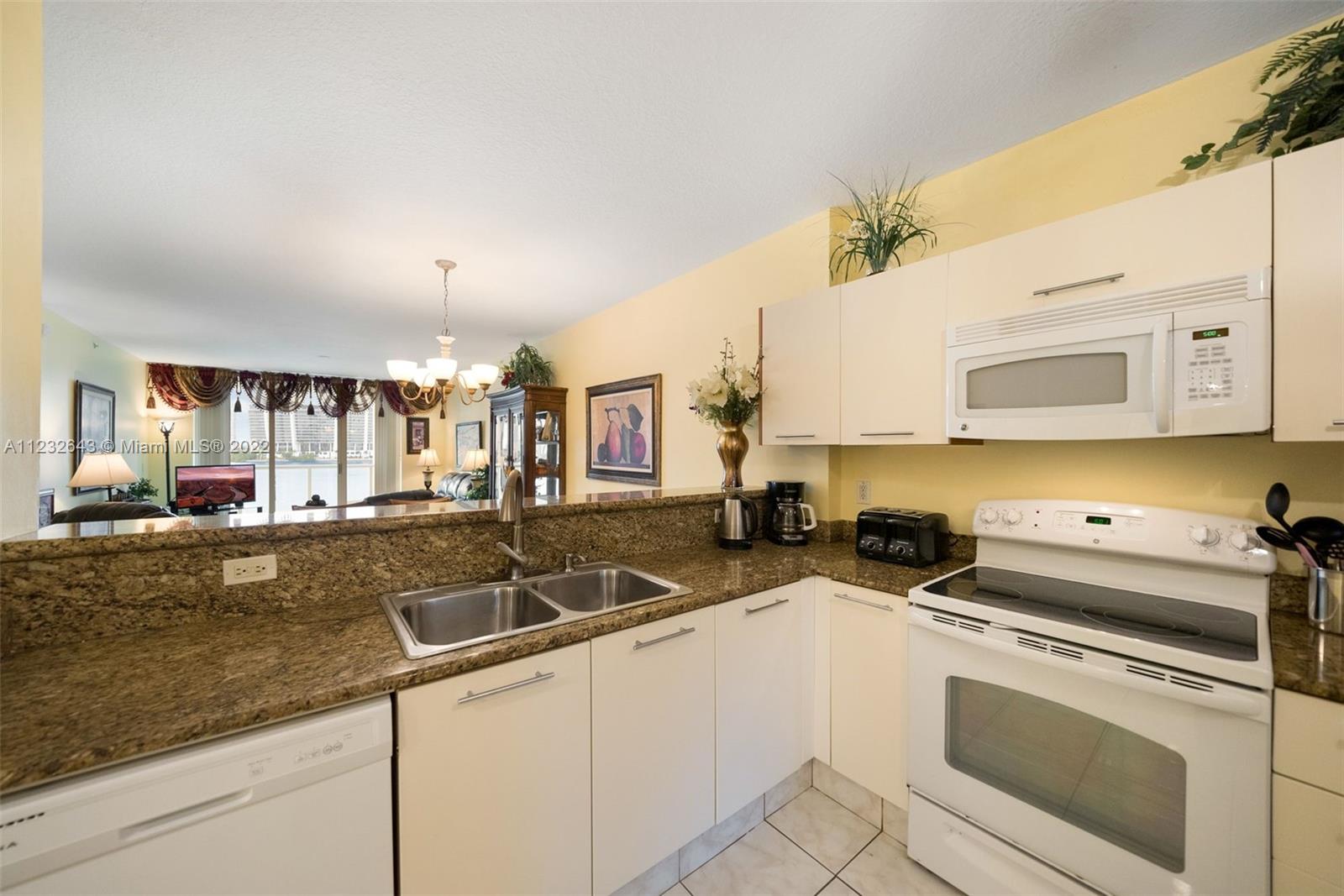 18100 N Bay Rd Unit: 404