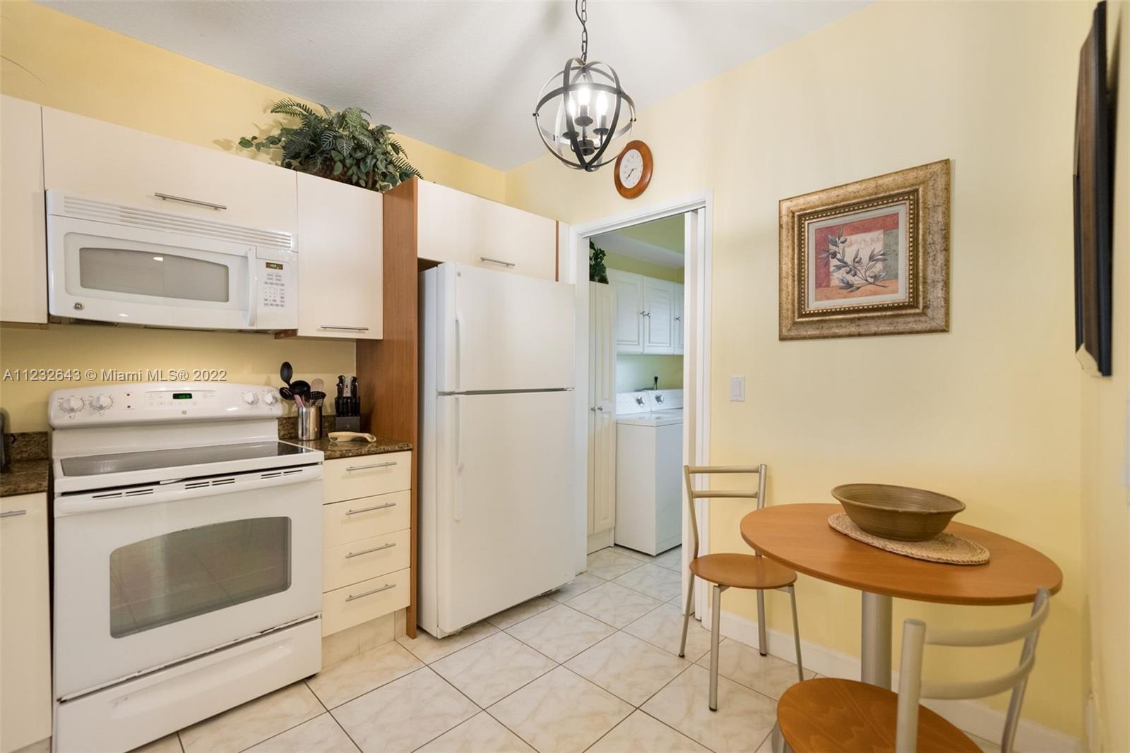 18100 N Bay Rd Unit: 404