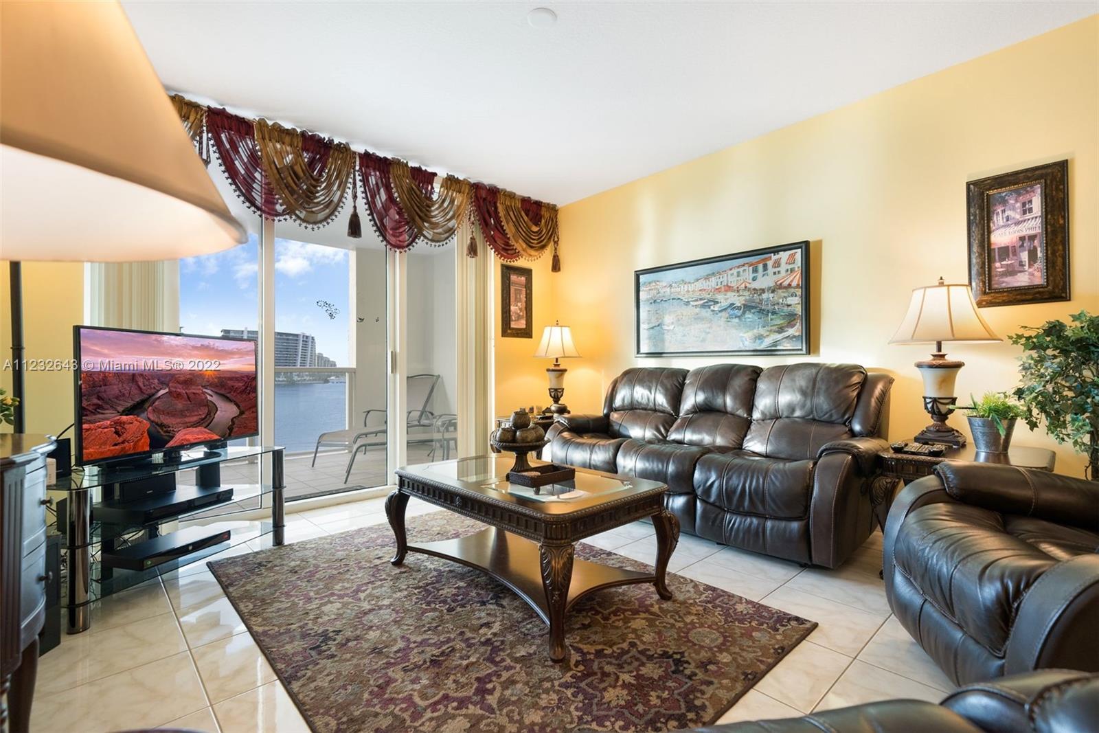 18100 N Bay Rd Unit: 404