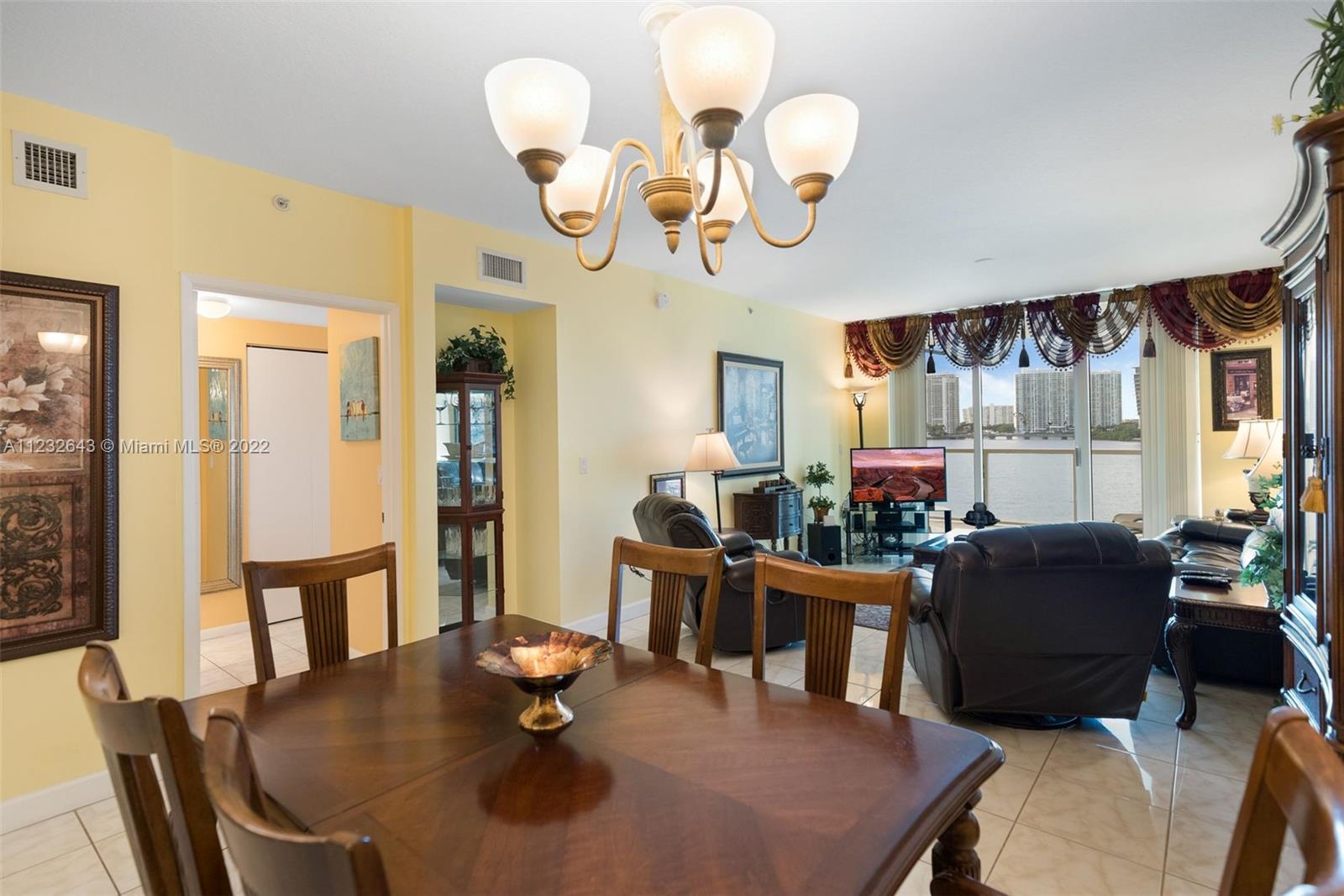 18100 N Bay Rd Unit: 404